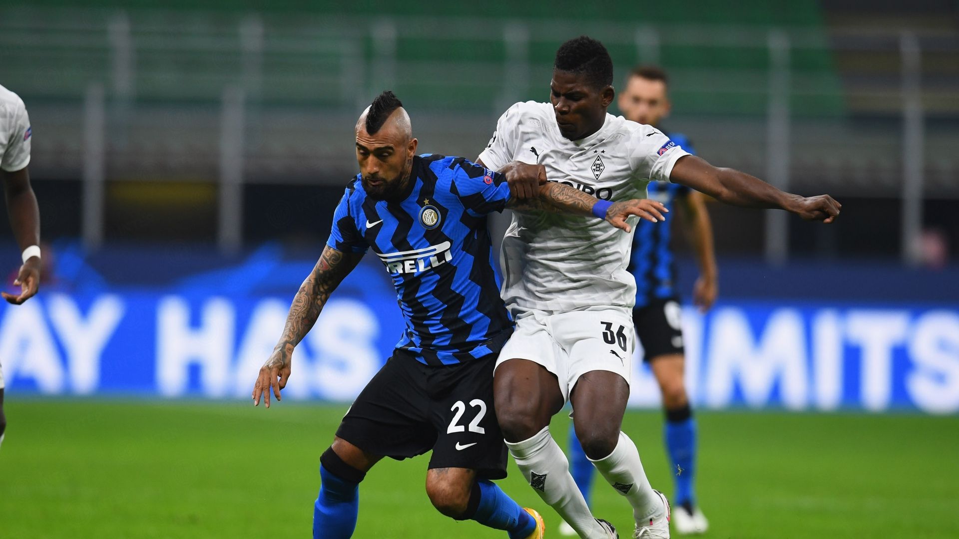 211020 Inter Borussia Arturo Vidal Breel Embolo