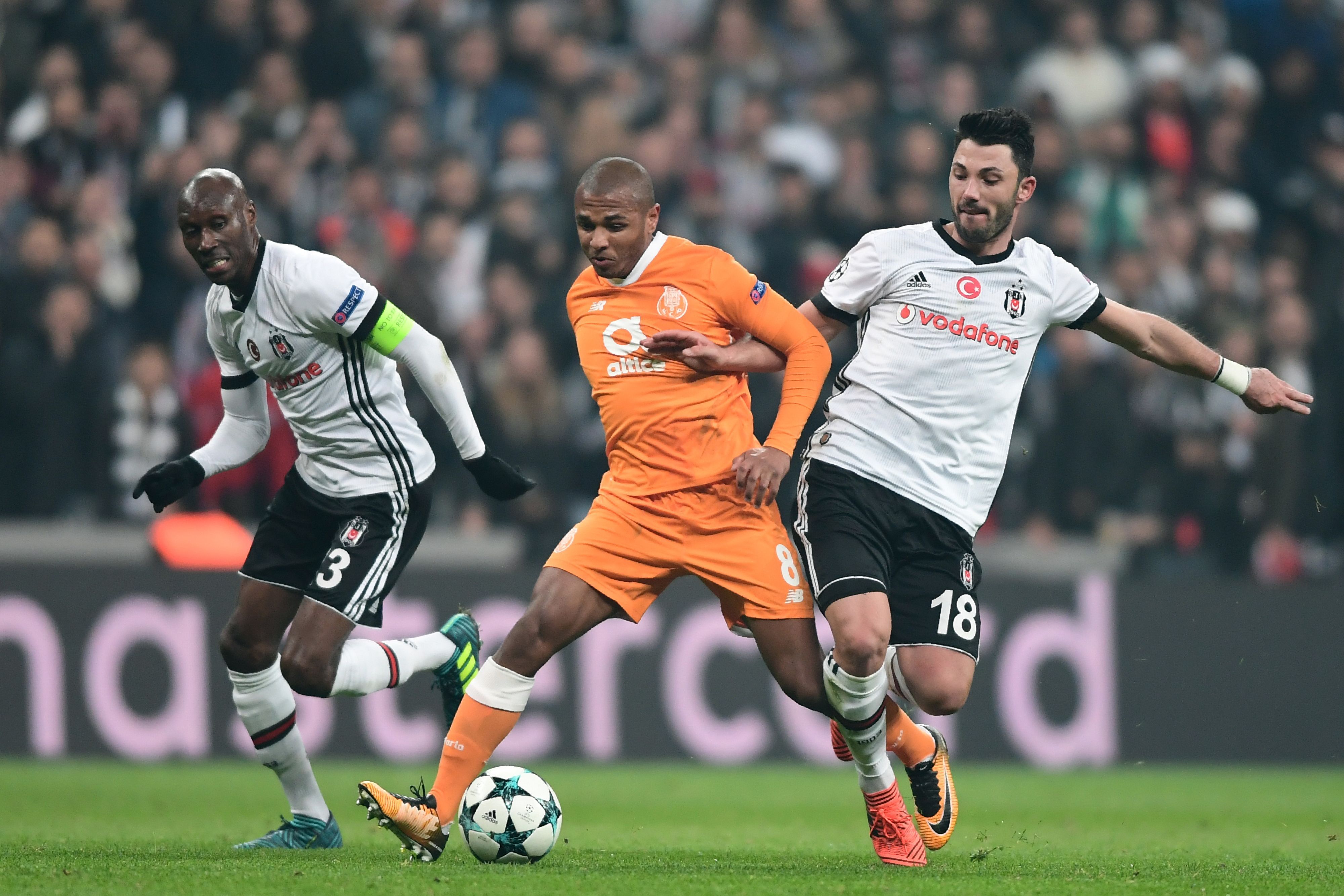 Atiba Hutchinson Yacine Brahimi Tolgay Arslan Besiktas Porto