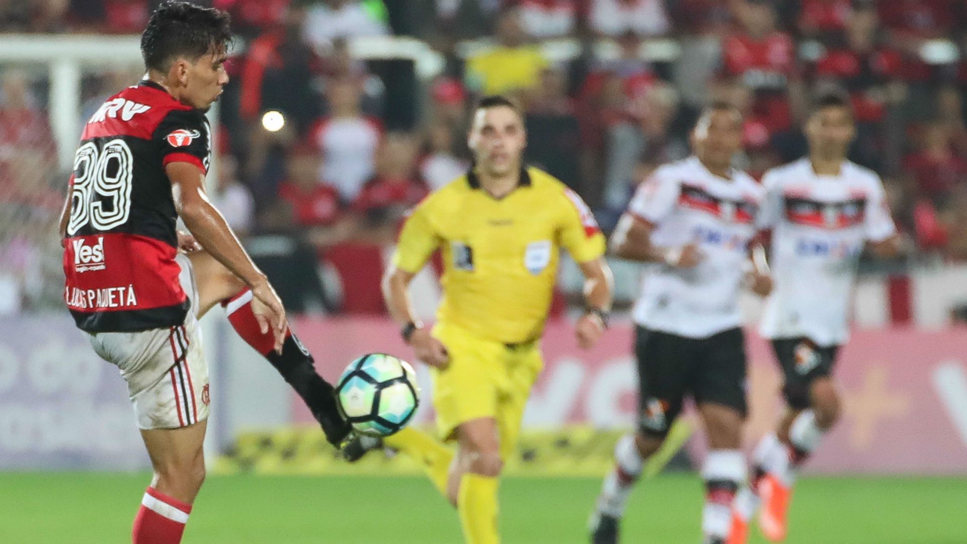 Lucas Paquetá Flamengo Atlético-GO Brasileirão 20 08 2017