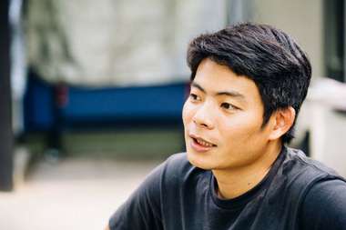 GIVE A SHOUT: เหงื่อ/ไอดอล/ฟุตบอล/น้ำตา -ไพรัช คุ้มวัน ผกก. MV 'วันแรก'