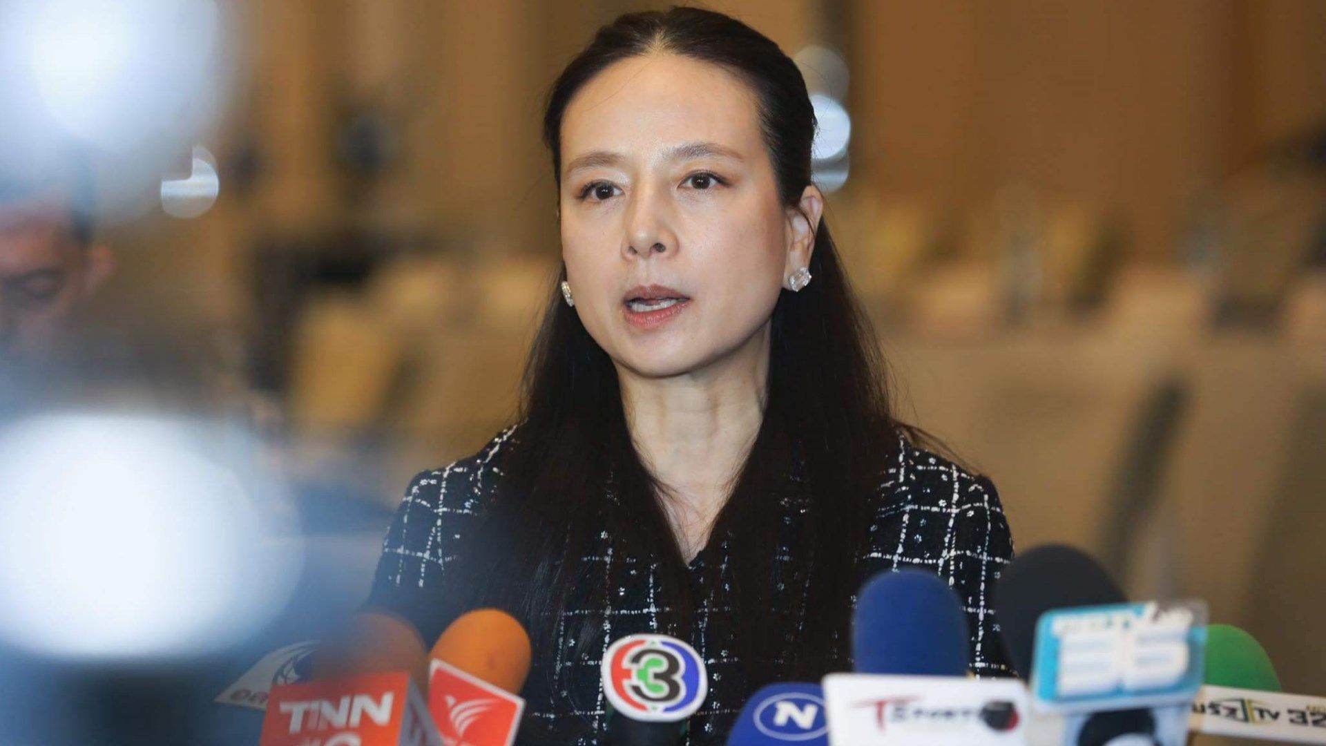 นวลพรรณ ล่ำซำ