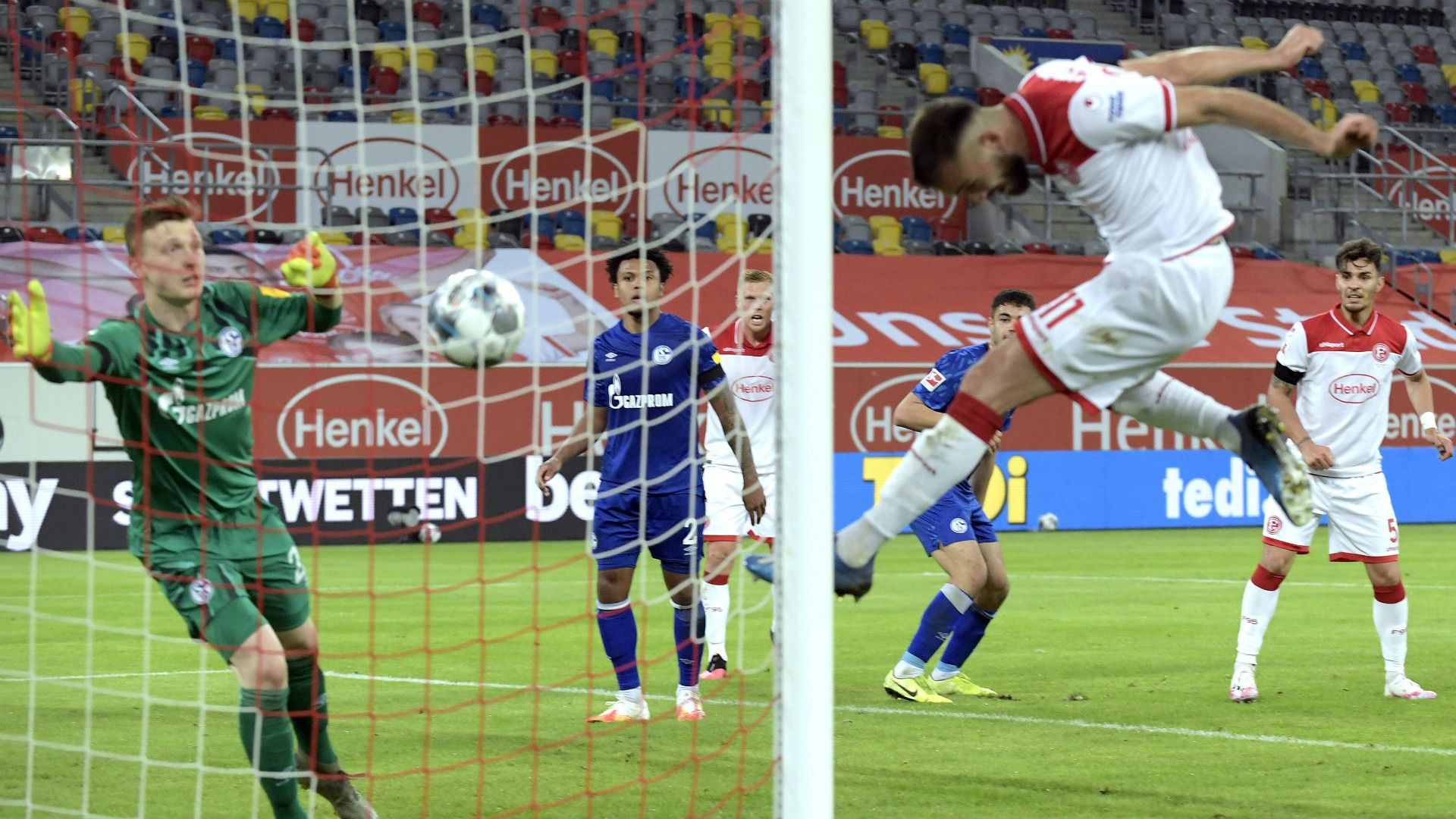 GERMANY ONLY: MARKUS SCHUBERT SCHALKE KENAN KARAMAN FORTUNA DÜSSELDORF BUNDESLIGA 27052020