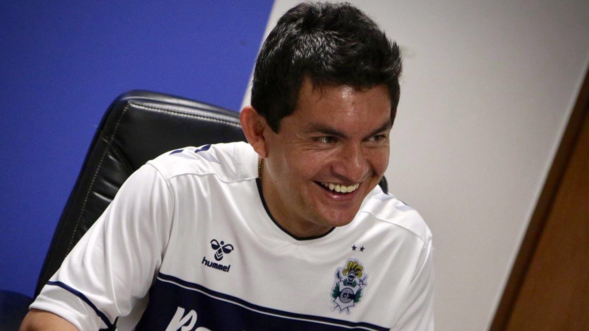 Luis Pulga Rodriguez Firma Gimnasia