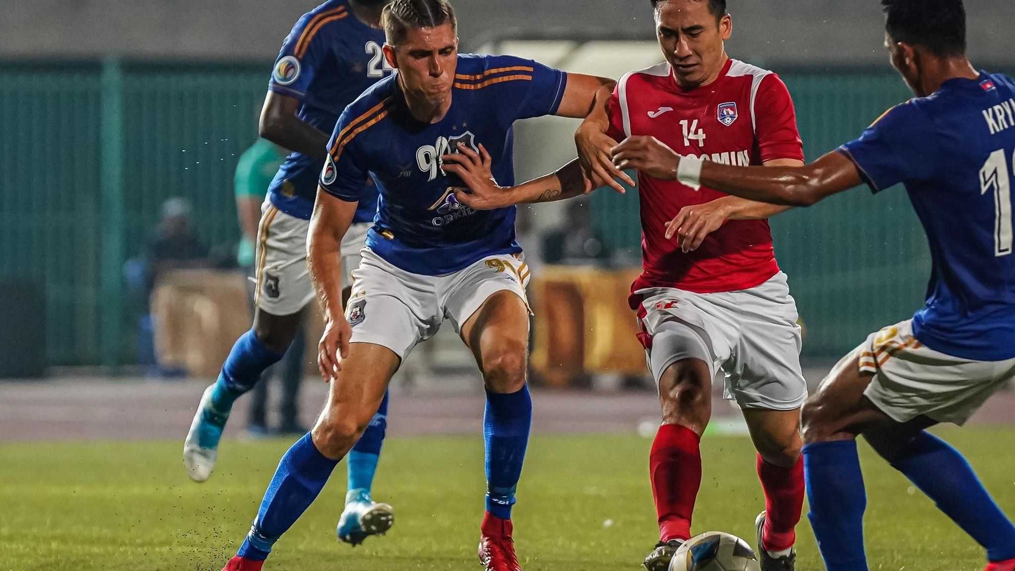 Jonny Campbell vs Nguyen Hai Huy | Svay Rieng vs Than Quang Ninh | AFC Cup 2020