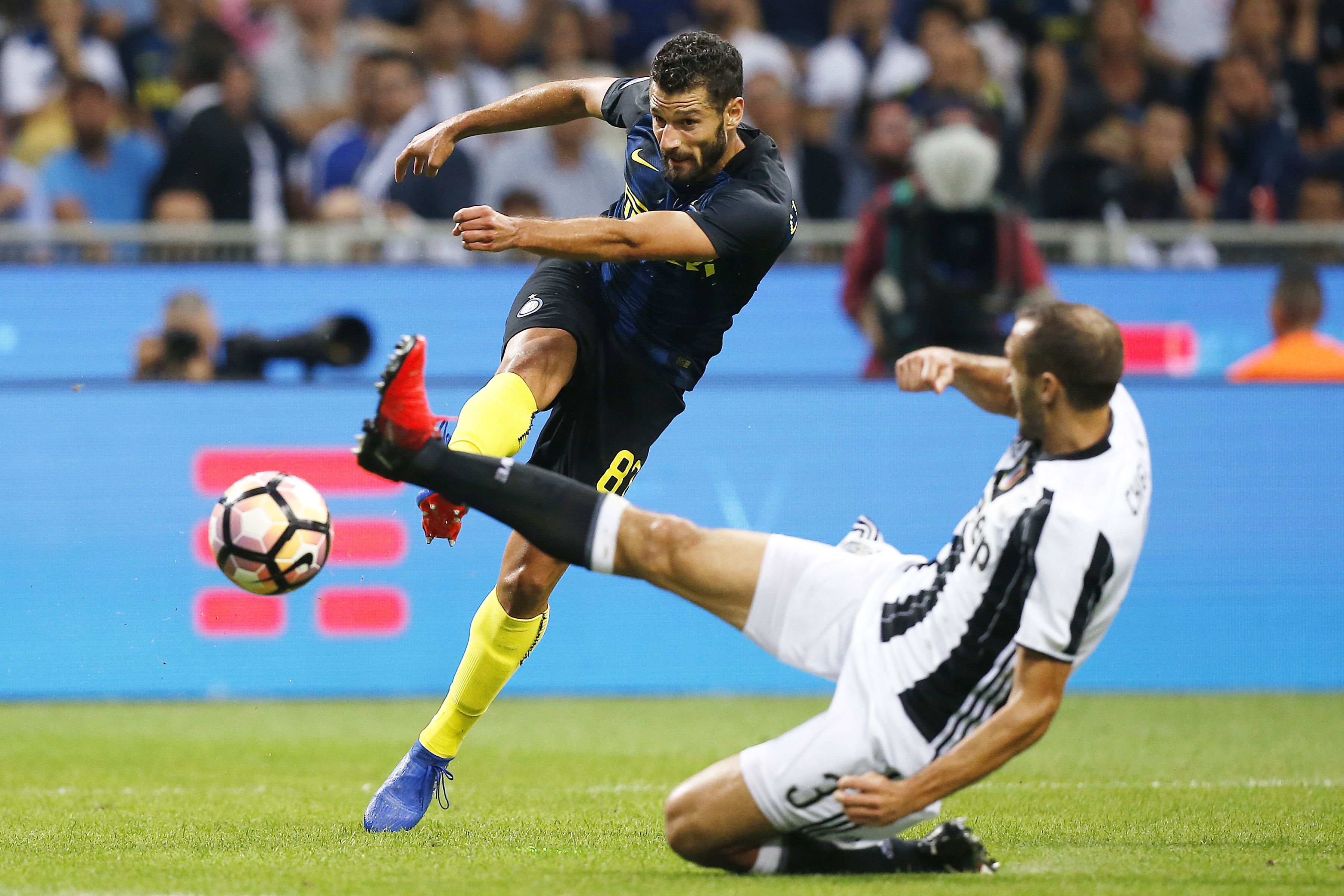 Antonio Candreva Giorgio Chiellini Inter Juventus Serie a