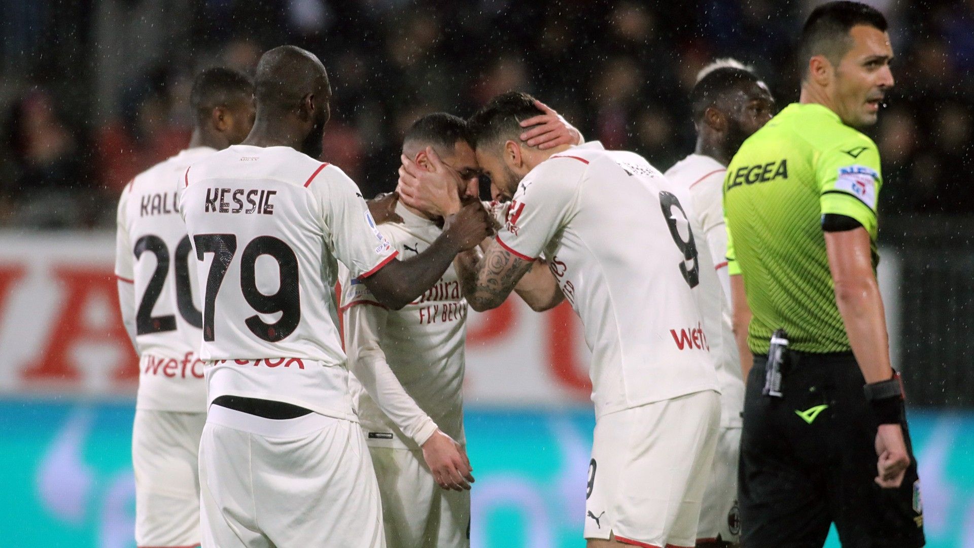 Milan celebrates goal against Cagliari