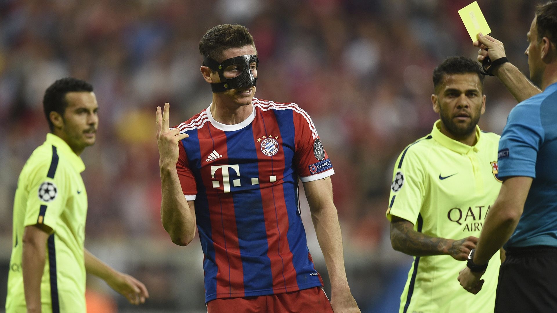 Robert Lewandowski Yellow Bayern Munich Barcelona Champions League 12052015