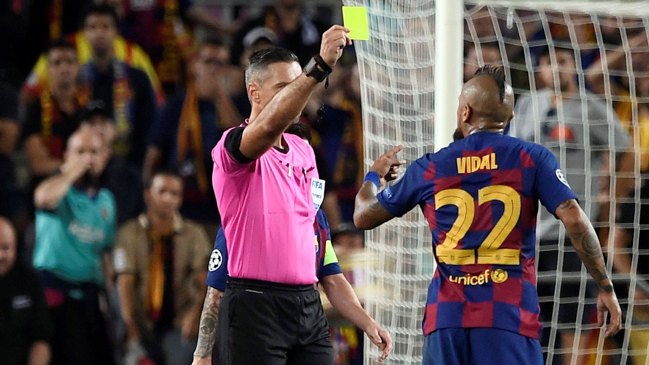 Arturo Vidal Damir Skomina Barcelona Inter UCL 02102019