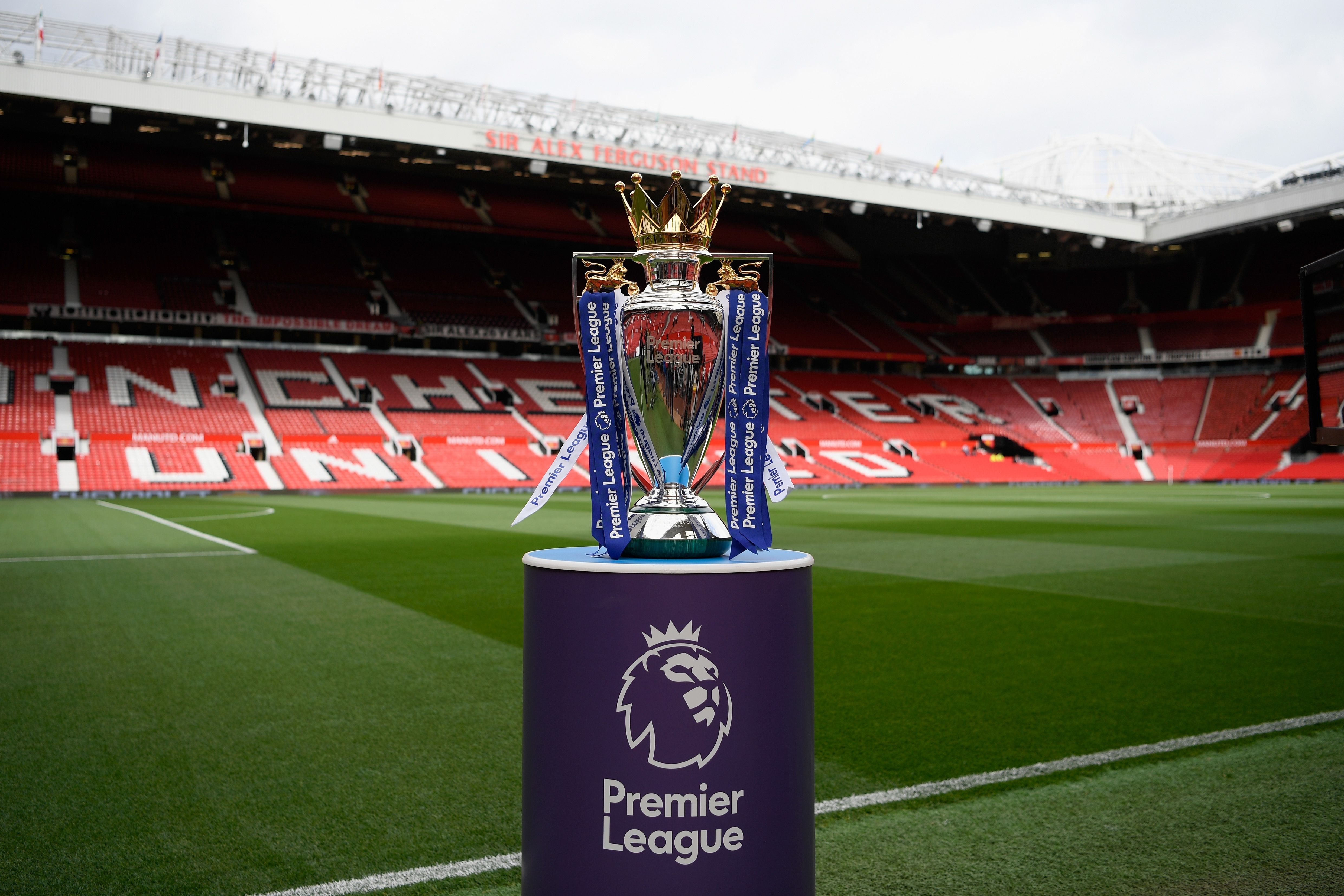 premier league trophy 26112017
