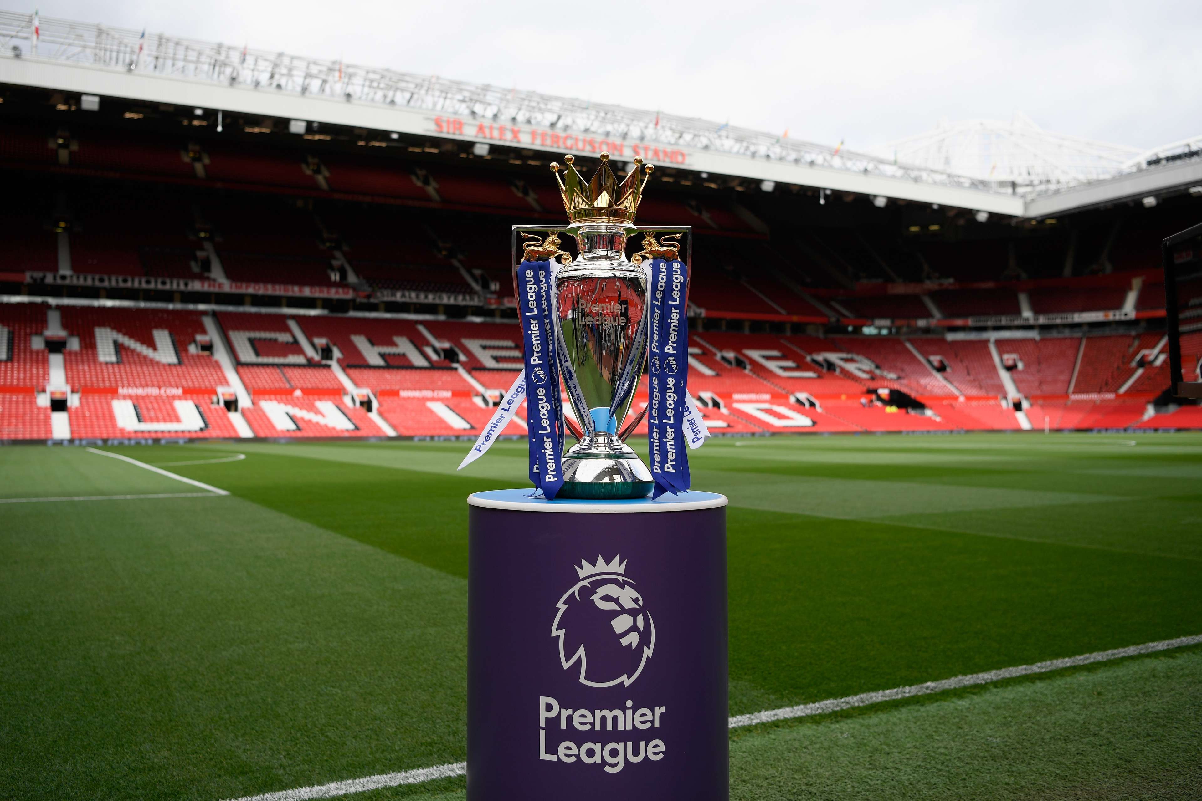 premier league trophy 26112017