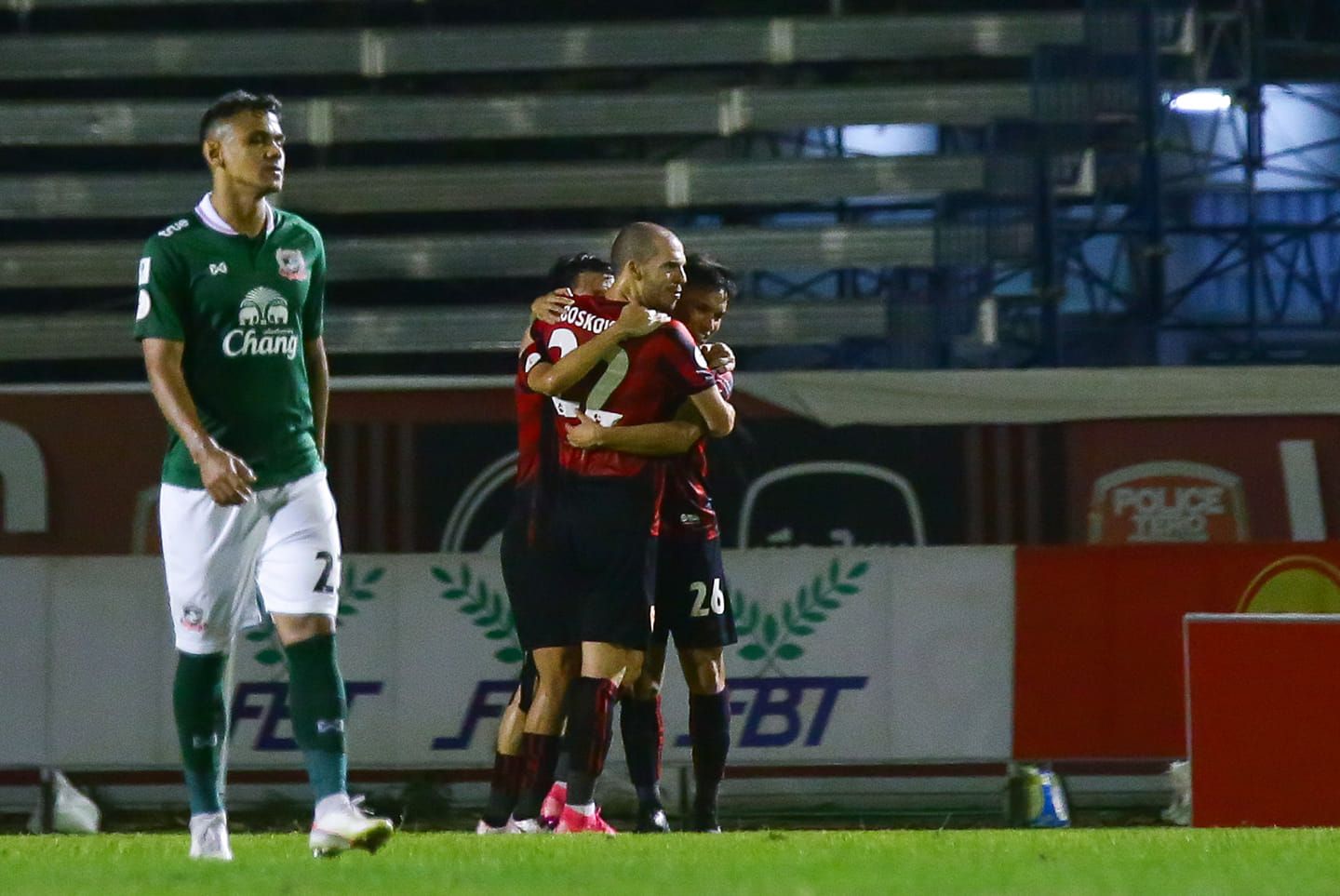โปลิศ เทโร - สุพรรณบุรี