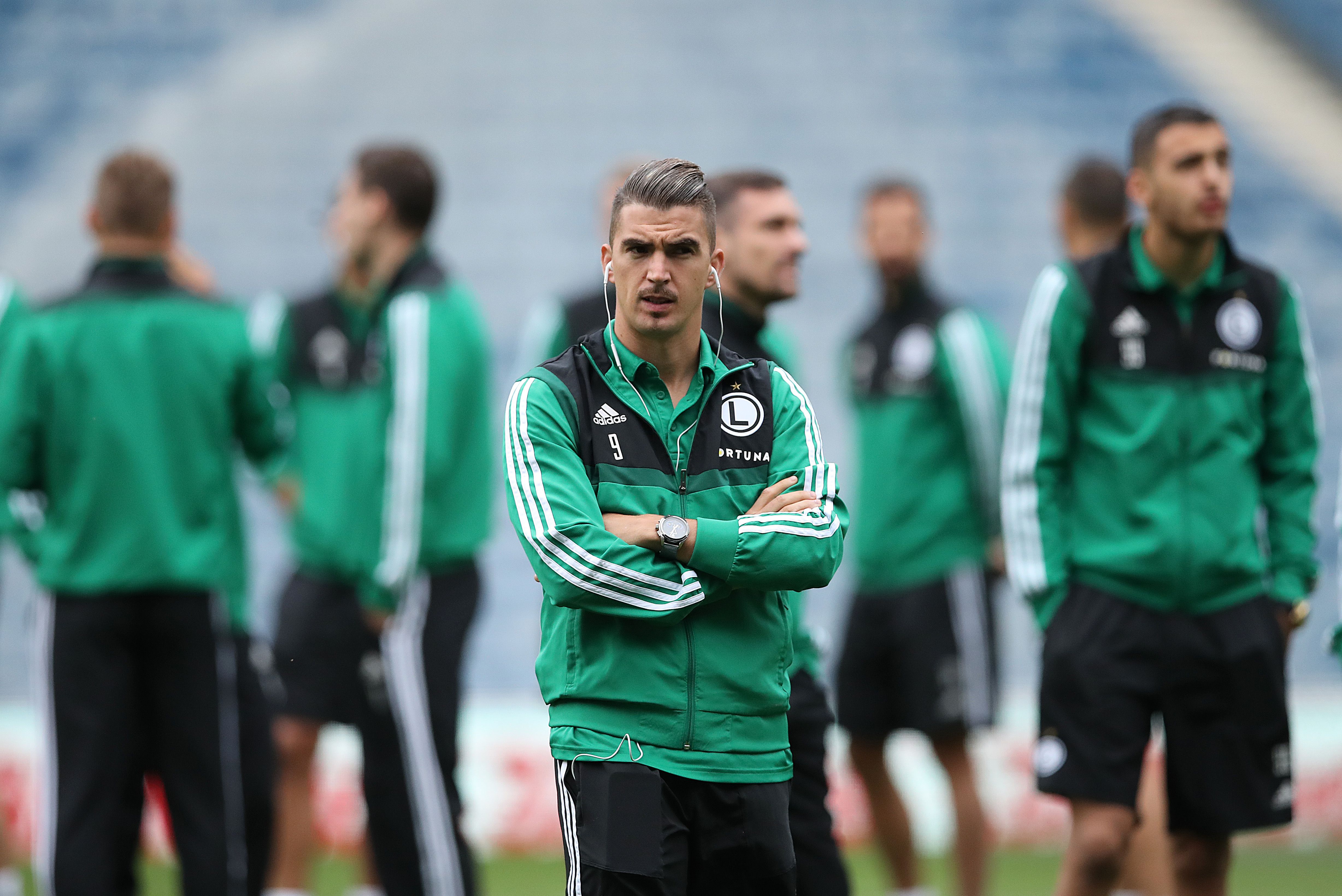 كارلوس لوبيز "كارليتوس" الوحدة الإمارات