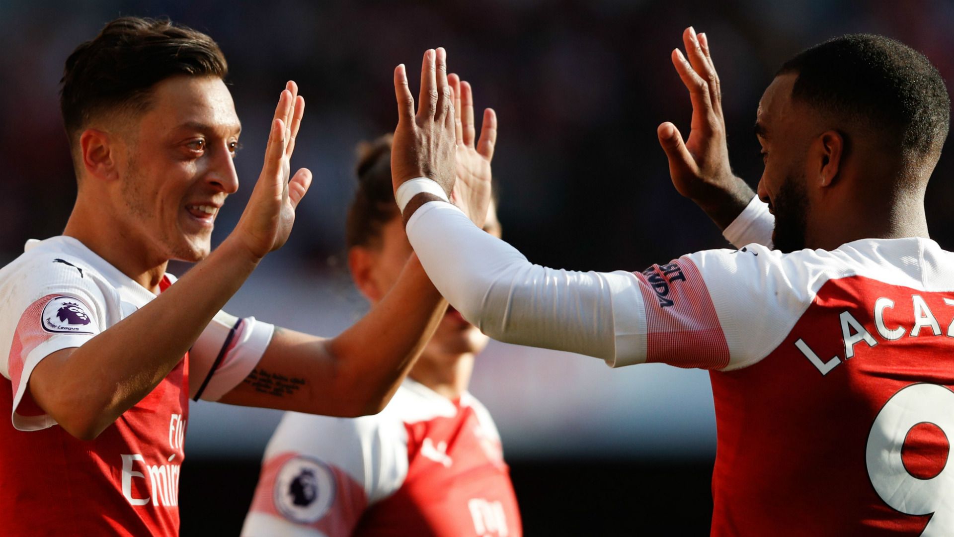 Mesut Ozil Alexandre Lacazette Arsenal 2018-19