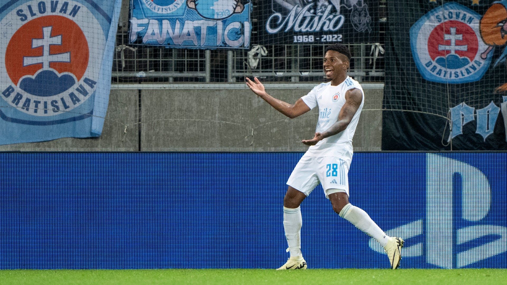 Cesar Blackman Slovan Bratislava Midtjylland Champions League 2024-25