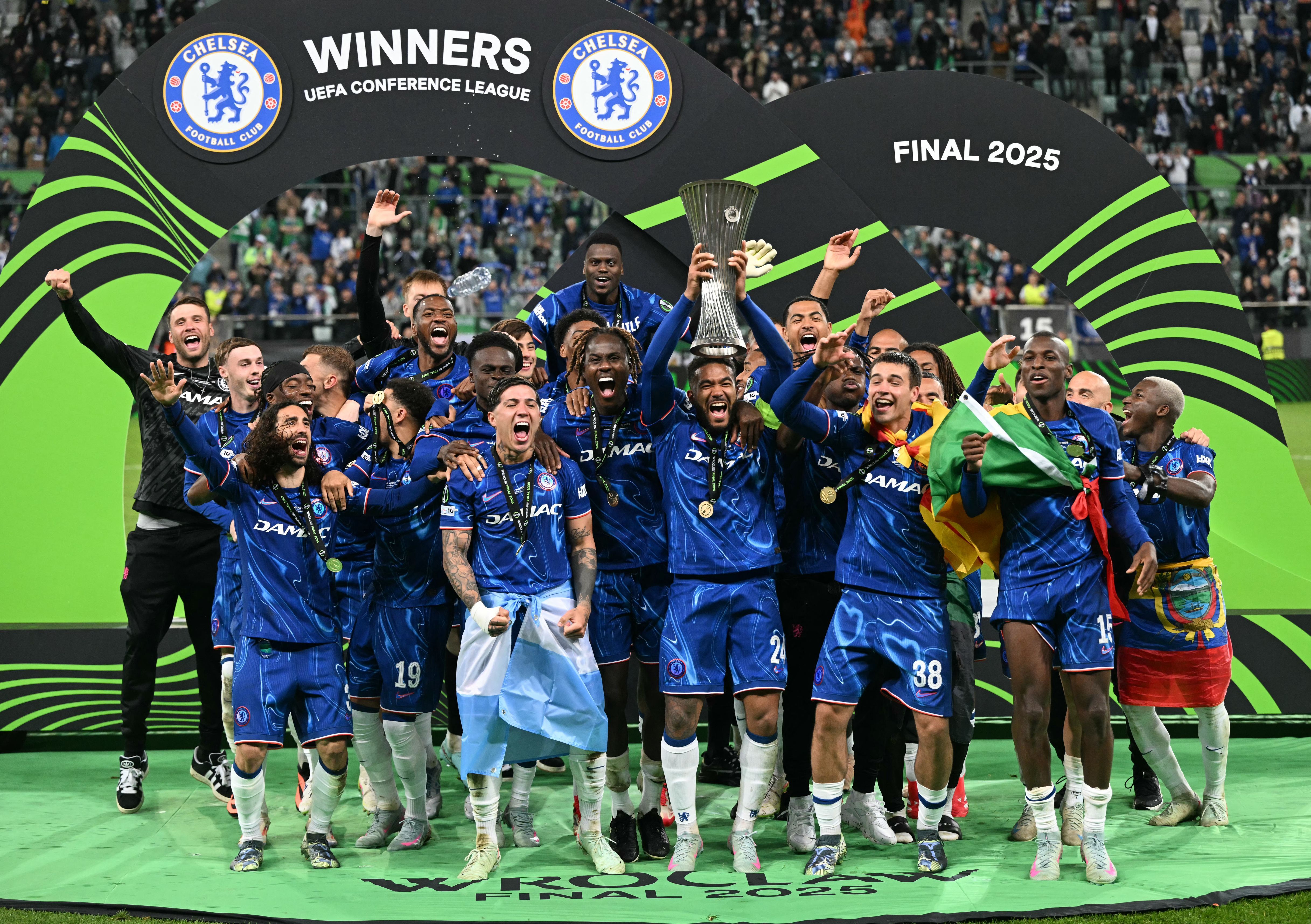 Chelsea's players celebrate Betis vs Chelsea