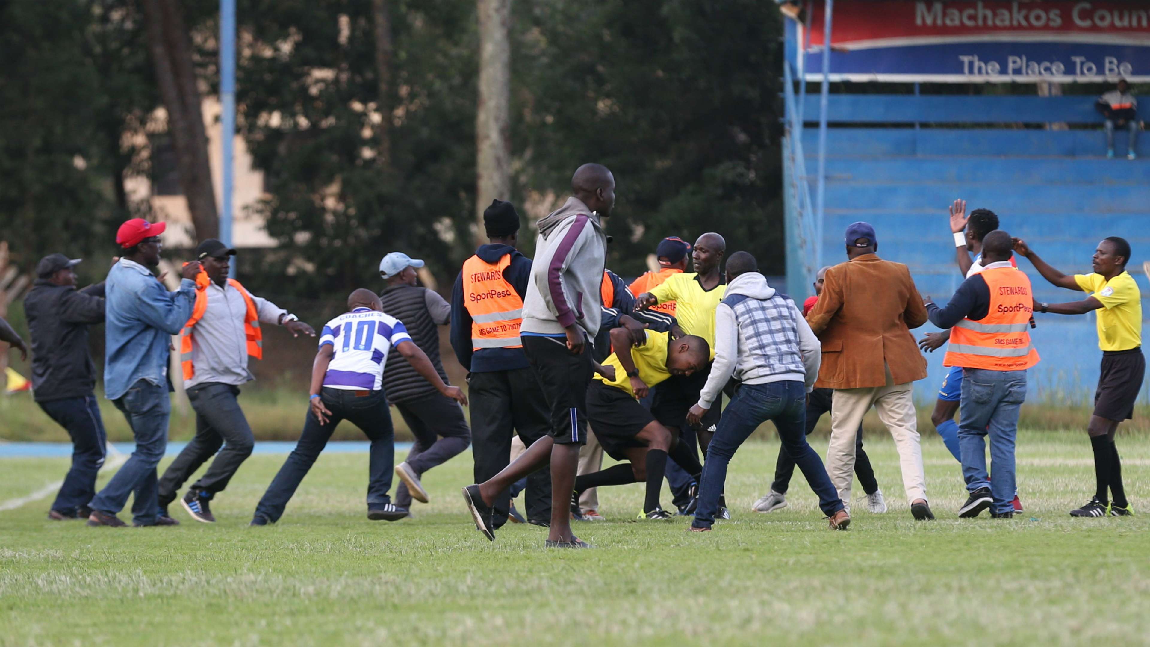 AFC Leopards players attack referee Mike Mwai at Machakos.