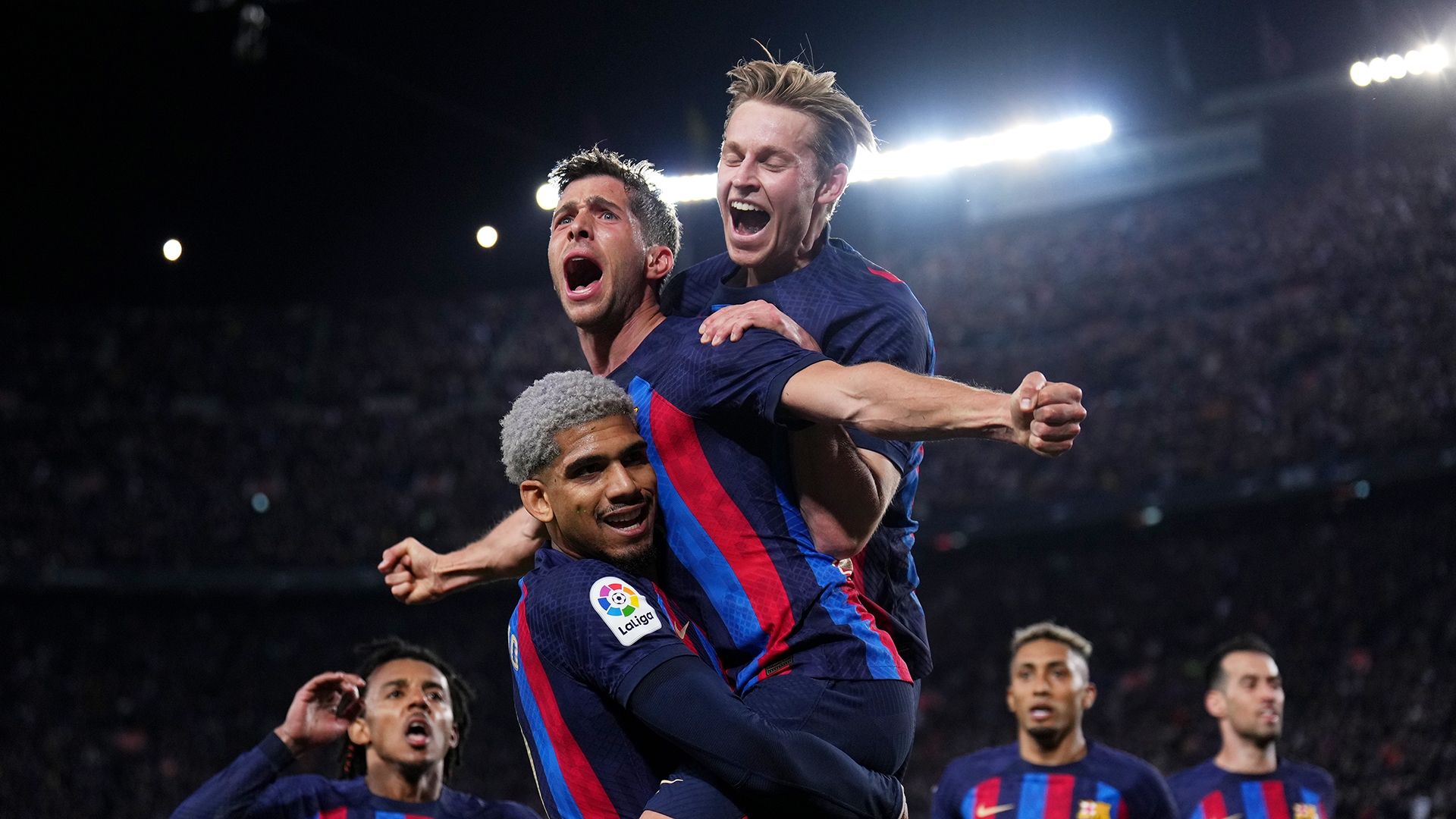 徹底分析】バルセロナを蘇らせたチャビ。復活支える2つの要素と