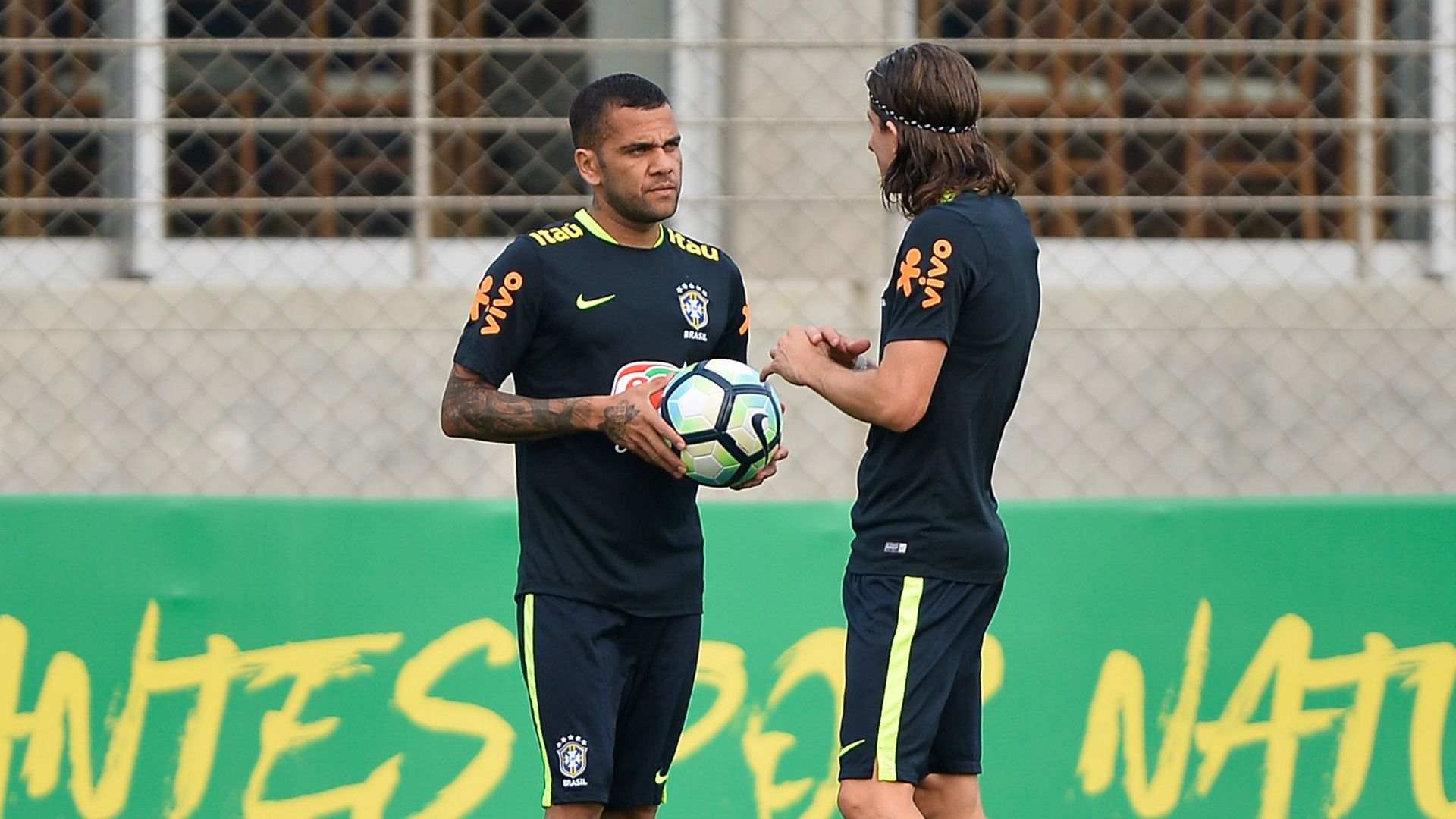 Daniel Alves Filipe Luis Brasil treino 28082017