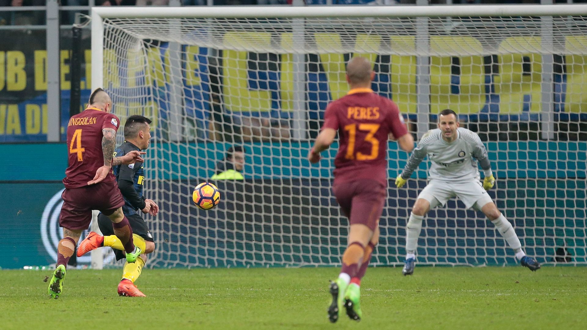 Radja Nainggolan scoring Inter Roma Serie A 26022017