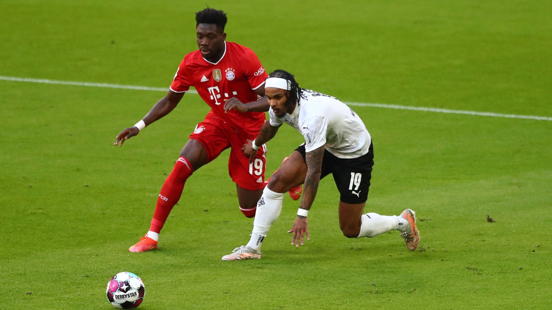 Alphonso Davies FC Bayern Lazaro Gladbach 0521