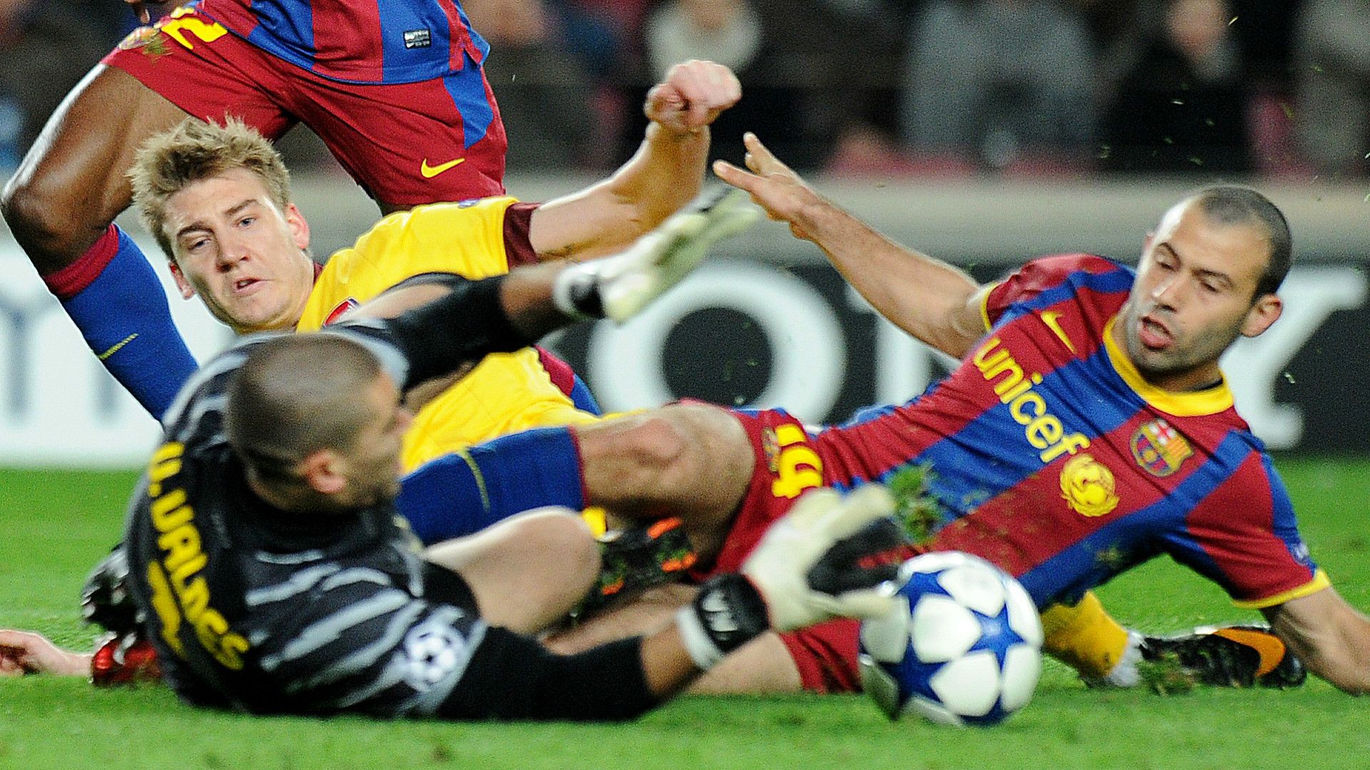 Javier Mascherano Nicklas Bendtner Barcelona Arsenal