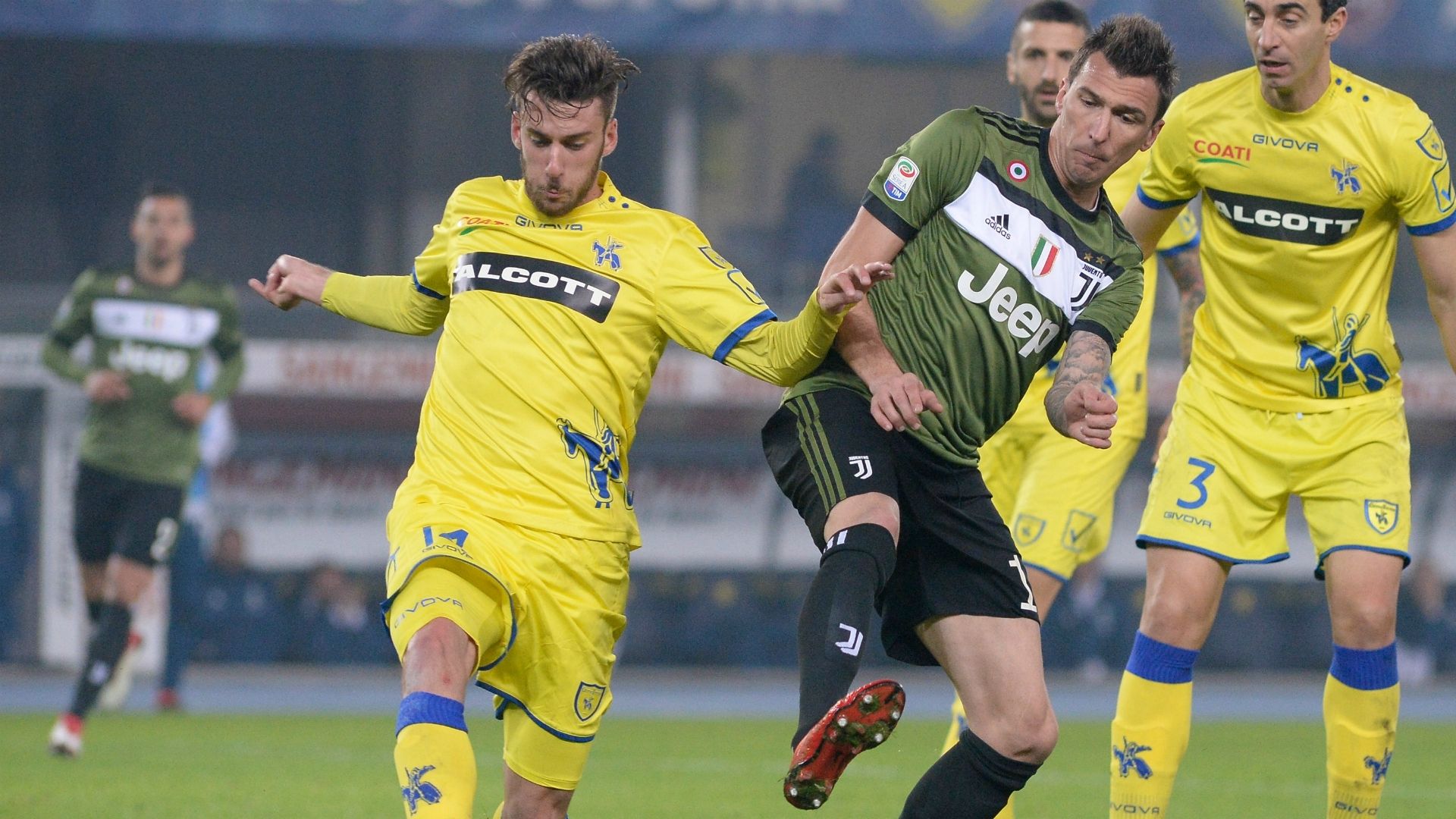 Mattia Bani Mario Mandzukic Chievo Juventus Serie A 01272018