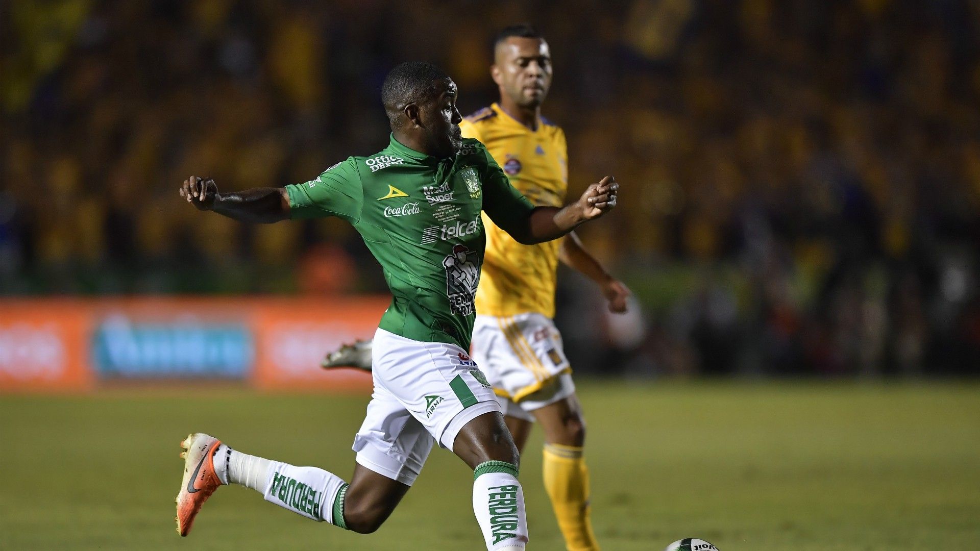 Tigres León Joel Campbell Rafael Carioca