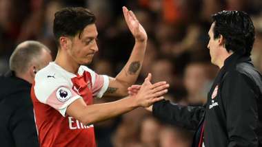Mesut Ozil Unai Emery Arsenal Leicester