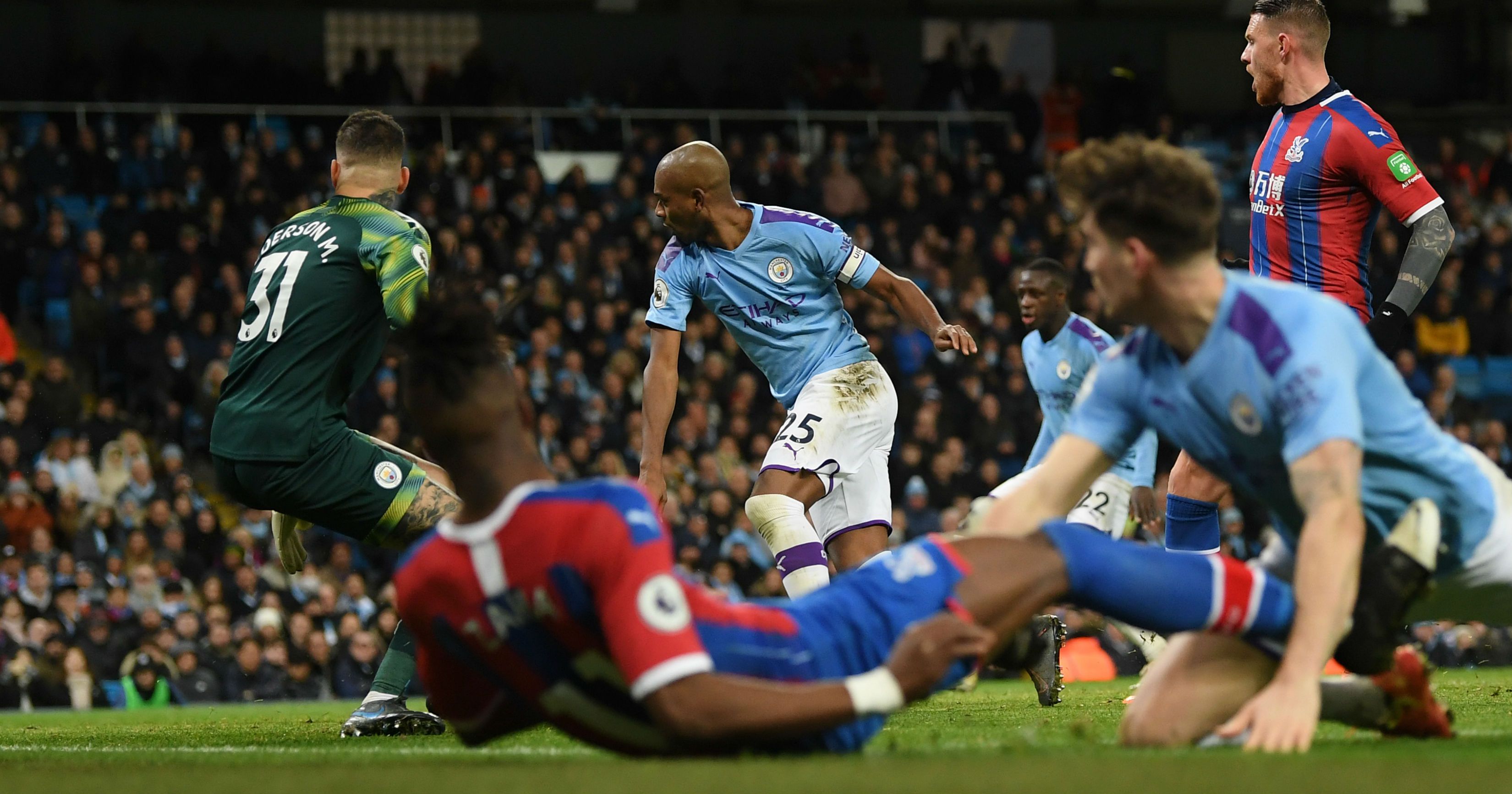 Fernandinho Manchester City Crystal Palace 180120