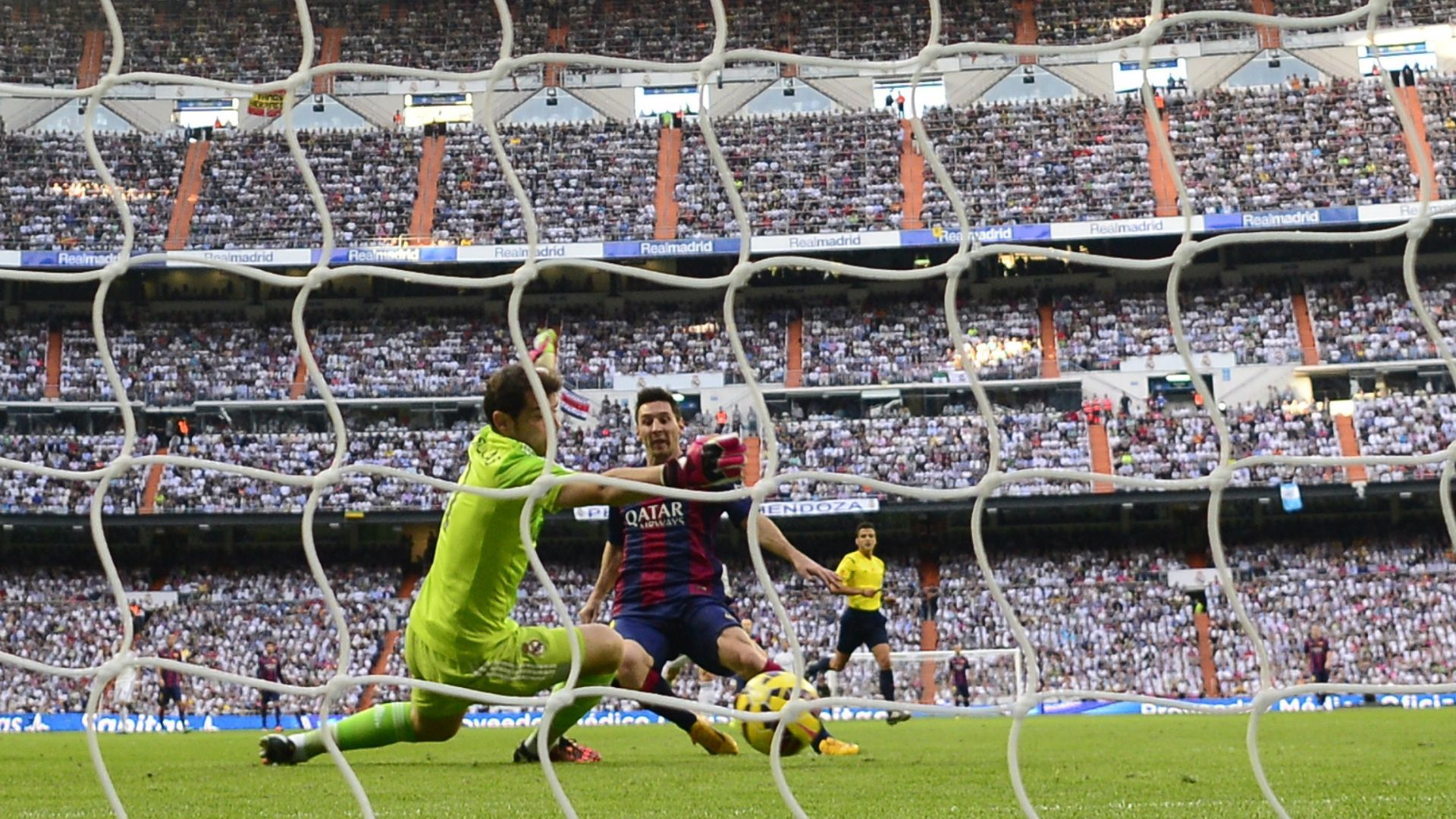 Iker Casillas Lionel Messi Real Madrid Barcelona El Clasico La Liga 10252014