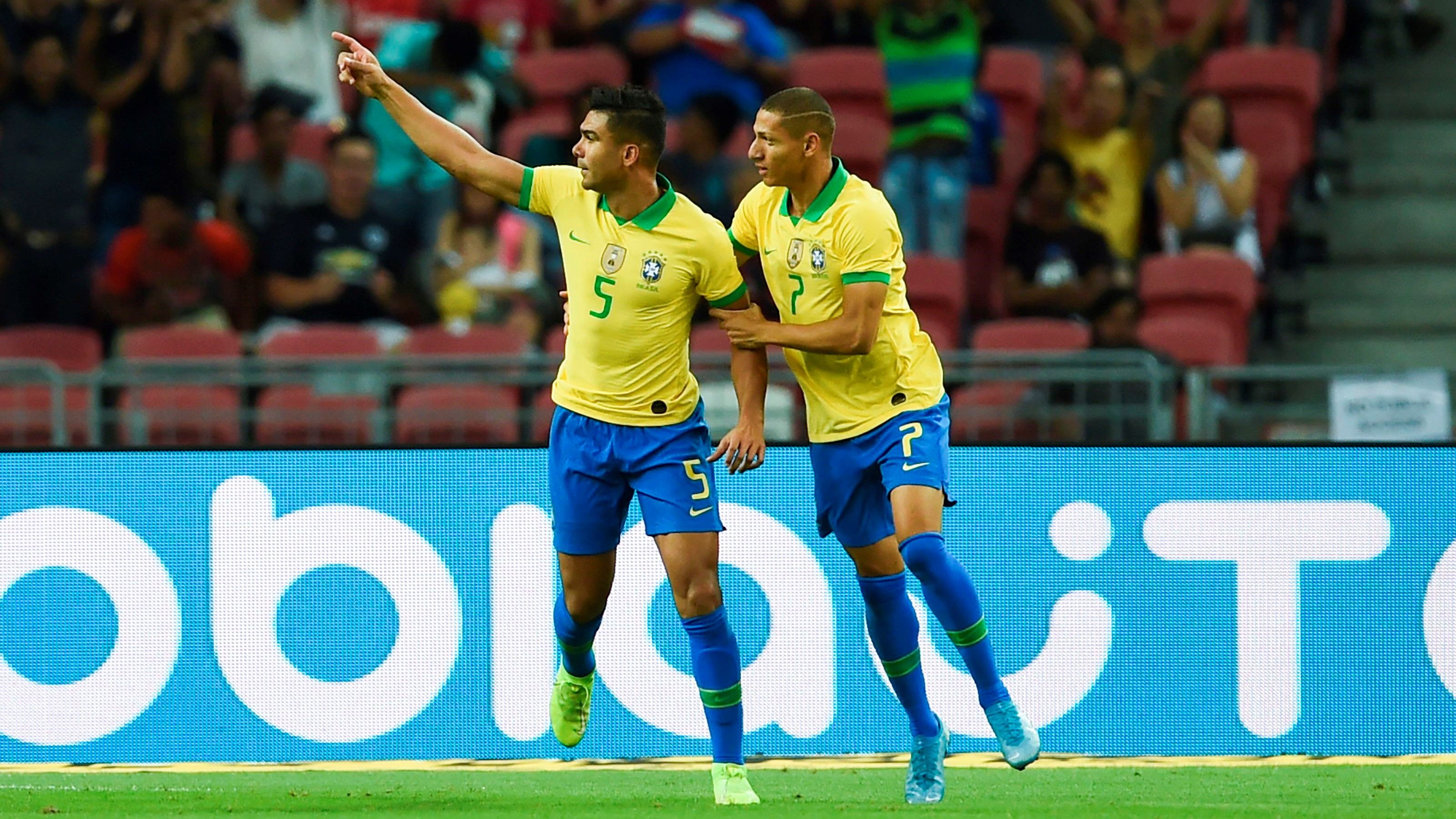Casemiro comemora gol de empate do Brasil contra a Nigéria