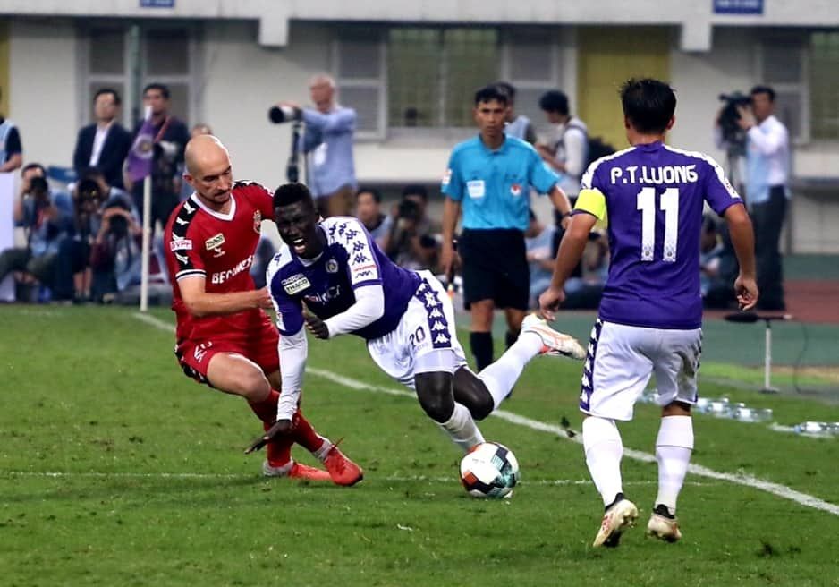 Pape Omar Faye Hanoi Binh Duong Vietnamese Super Cup 2019