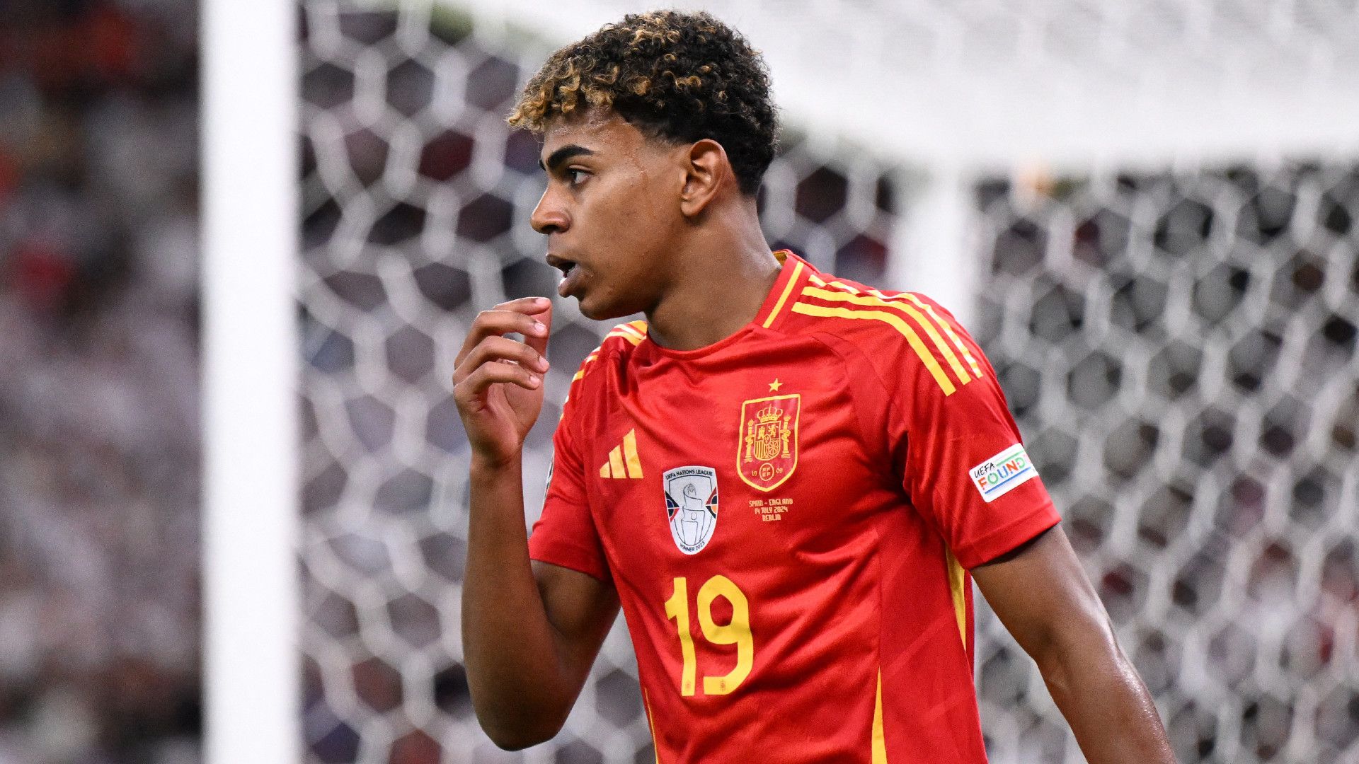 Lamine Yamal bị cô lập trên tuyển Tây Ban Nha 1 Sau khi vô địch Euro 2024, Lamine Yamal gặp gỡ con trai huyền thoại Real Madrid | Goal.com Việt Nam