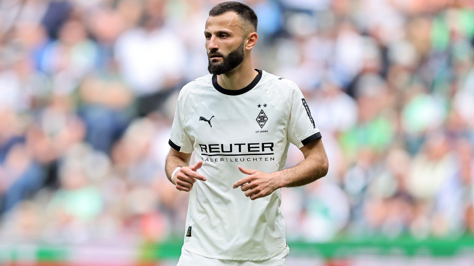 Franck Honorat of Moenchengladbach reacts