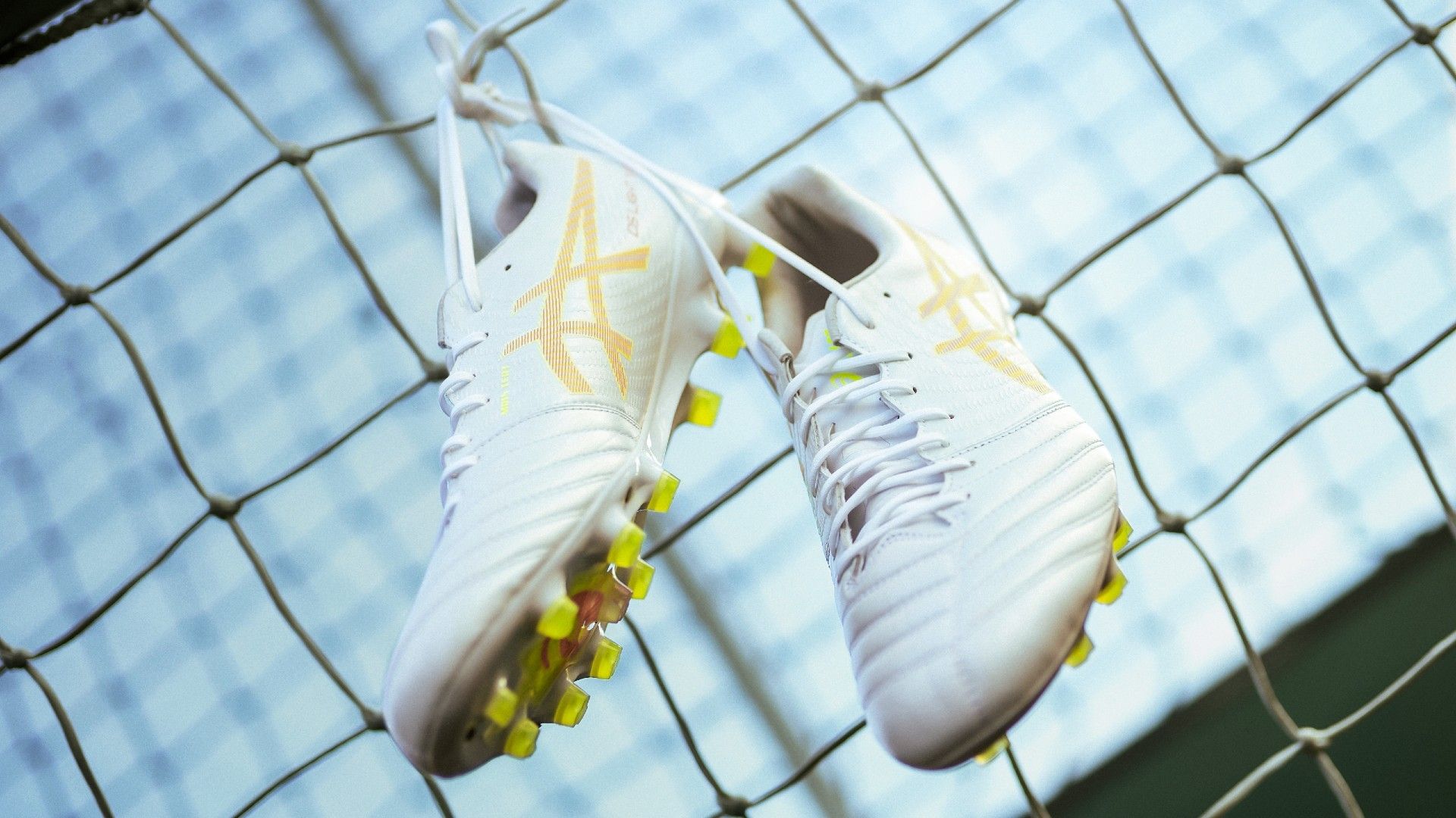 【未使用 タグ付き✨asics✨28cm】サッカー スパイク 冨安健洋 ホワイト 未使用 タグ付き✨asics✨28cm】サッカー スパイク 冨安健洋