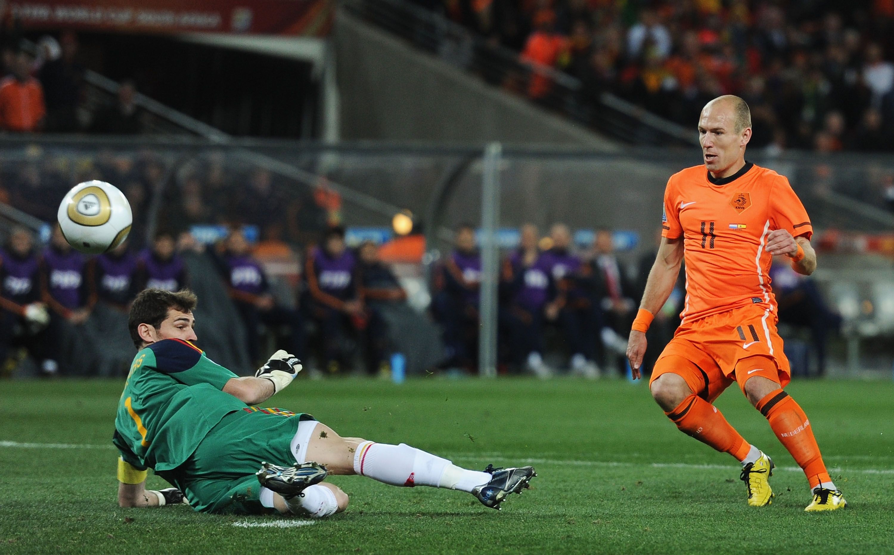 Iker Casillas Arjen Robben