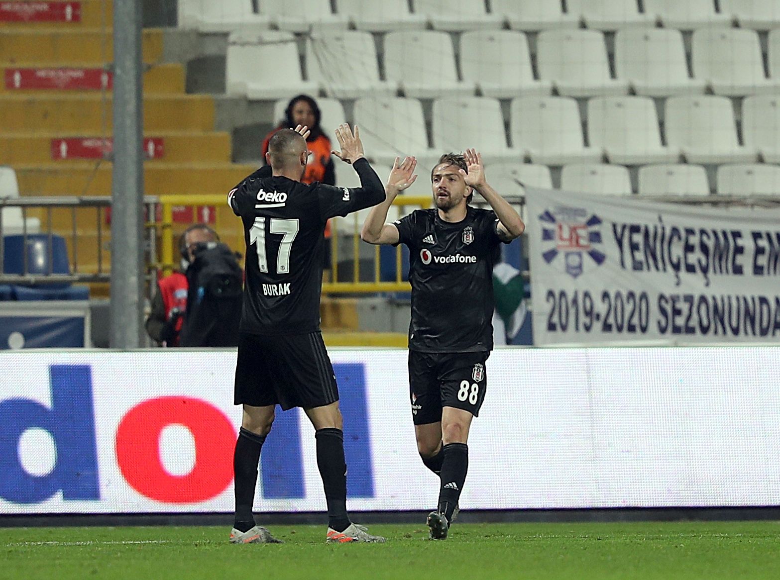 Burak Yilmaz, Caner Erkin, goal celebration Kasimpasa v Besiktas 12082019