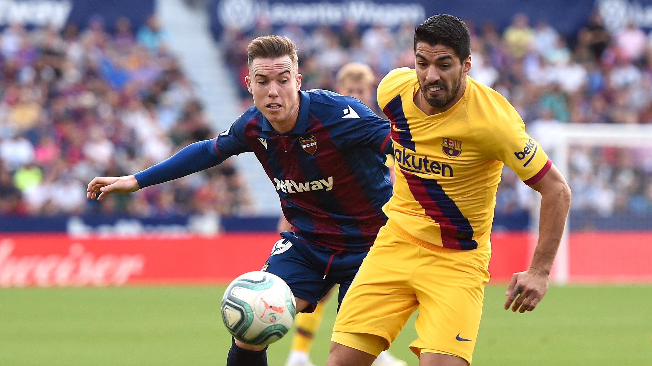 Luis Suarez Carlos Clerc Levante Barcelona LaLiga 02112019