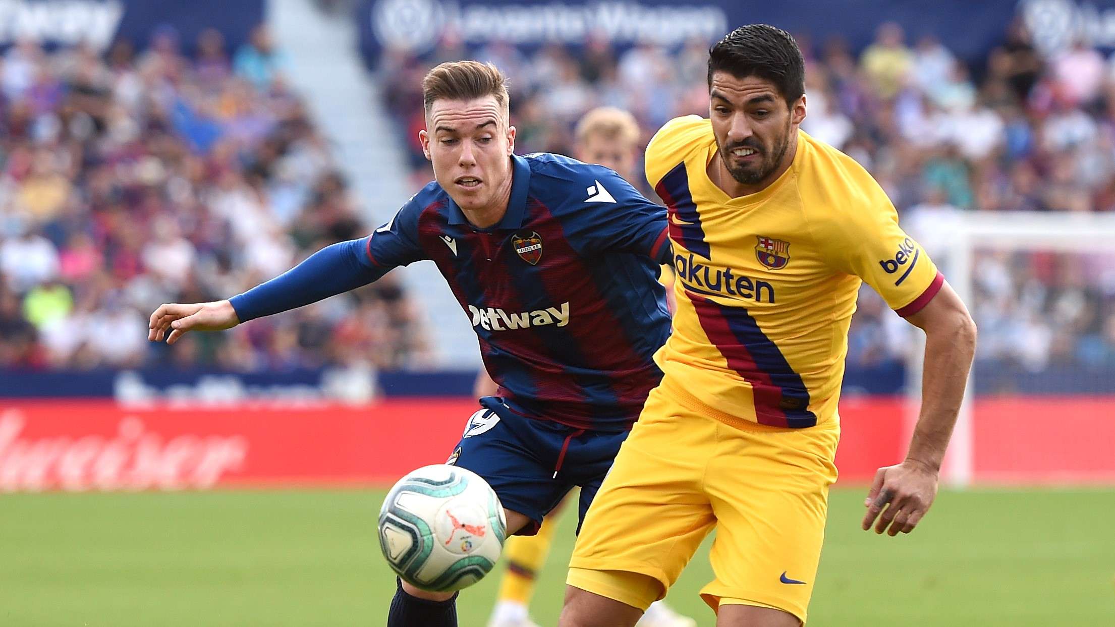 Luis Suarez Carlos Clerc Levante Barcelona LaLiga 02112019