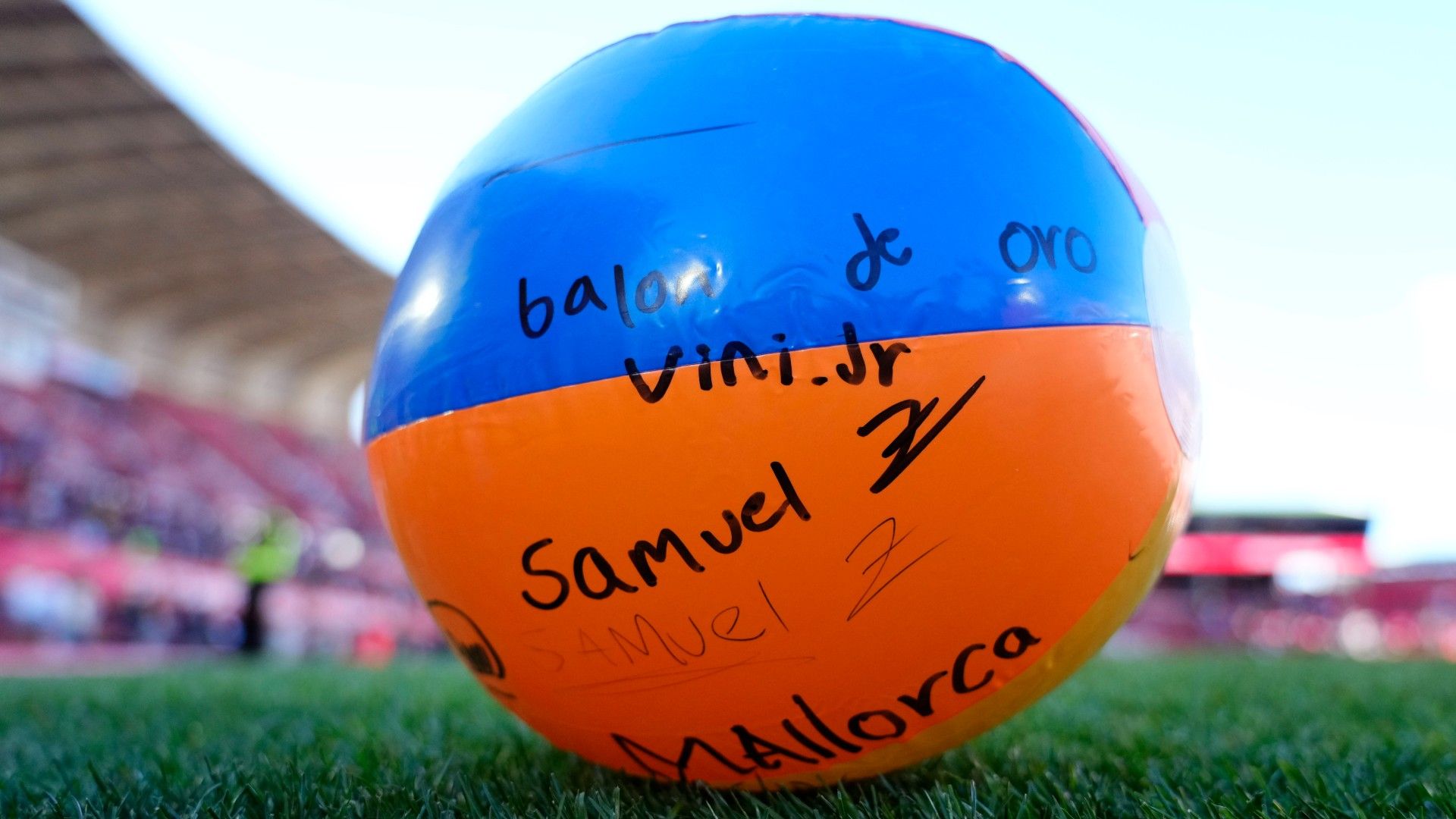 BEACH BALL 