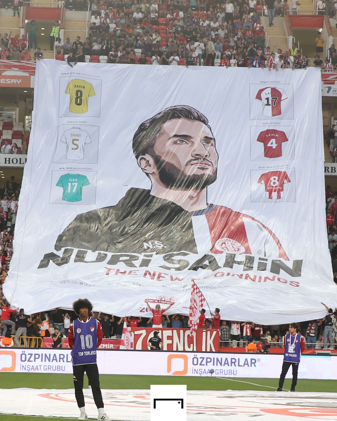 Nuri Şahin pankartı