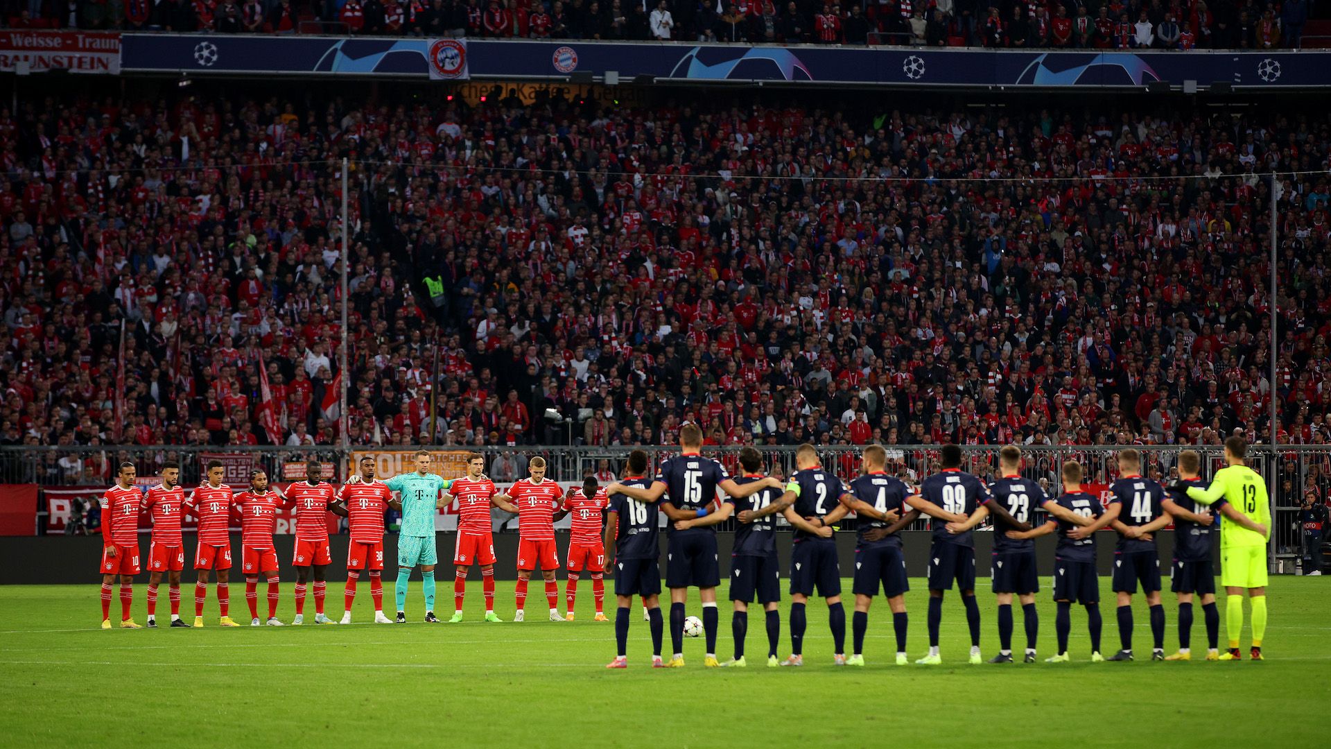 Bayern Munich vs Viktoria Plzen - Moment of Silence