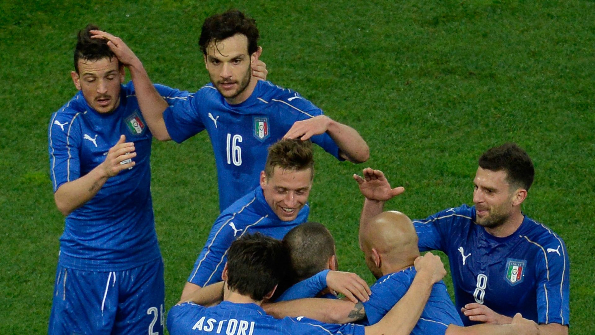 Italy players celebrating against Spain 24032016