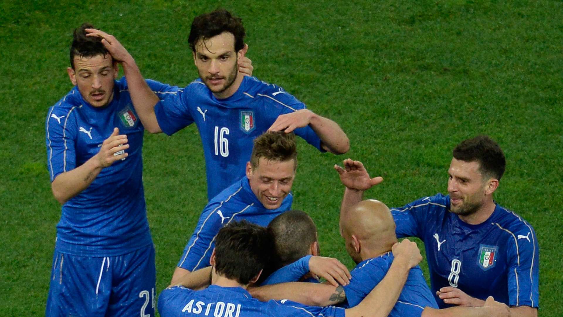 Italy players celebrating against Spain 24032016