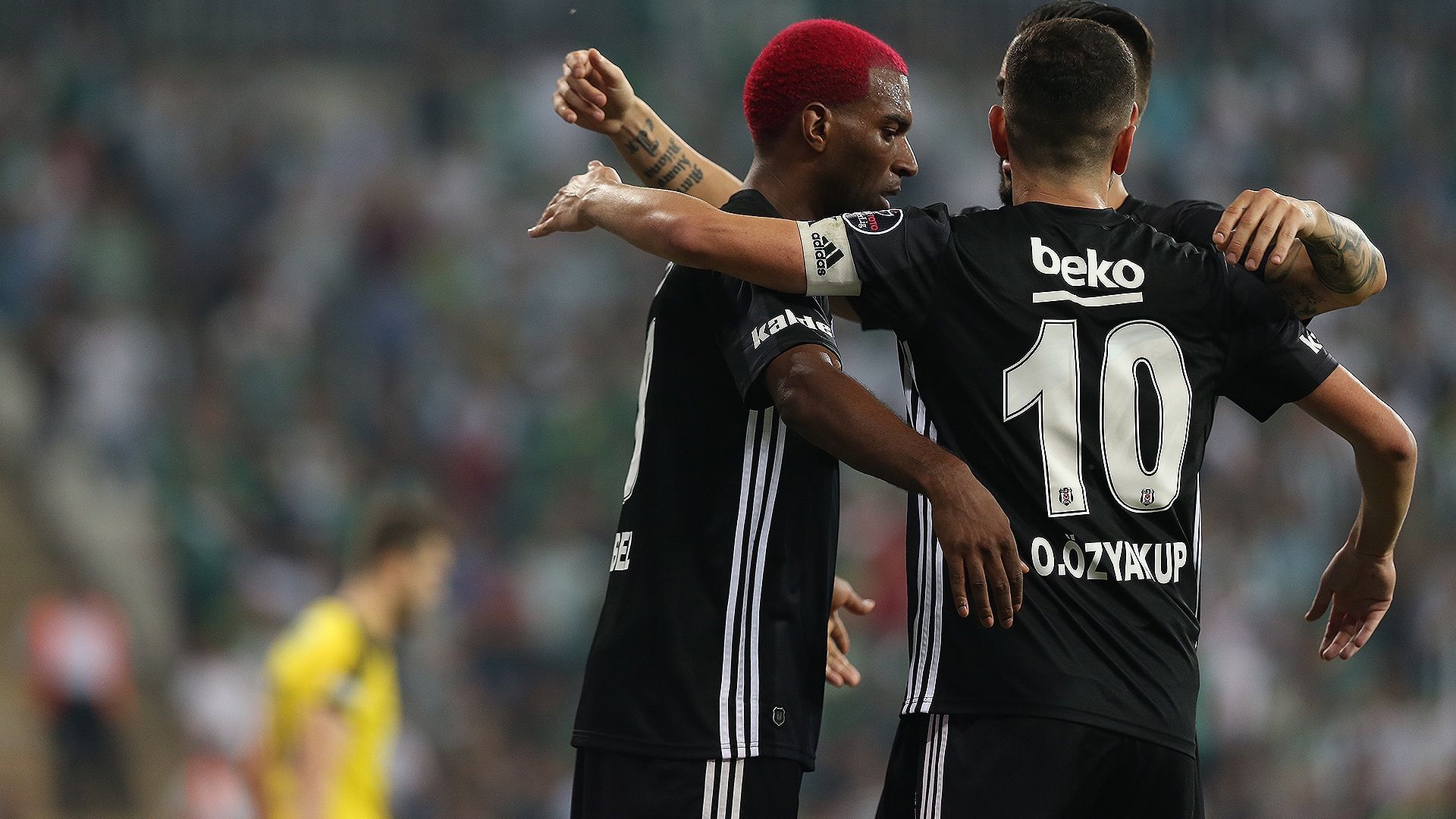 Ryan Babel Oguzhan Ozyakup goal celebration Besiktas  Bursaspor 09022018
