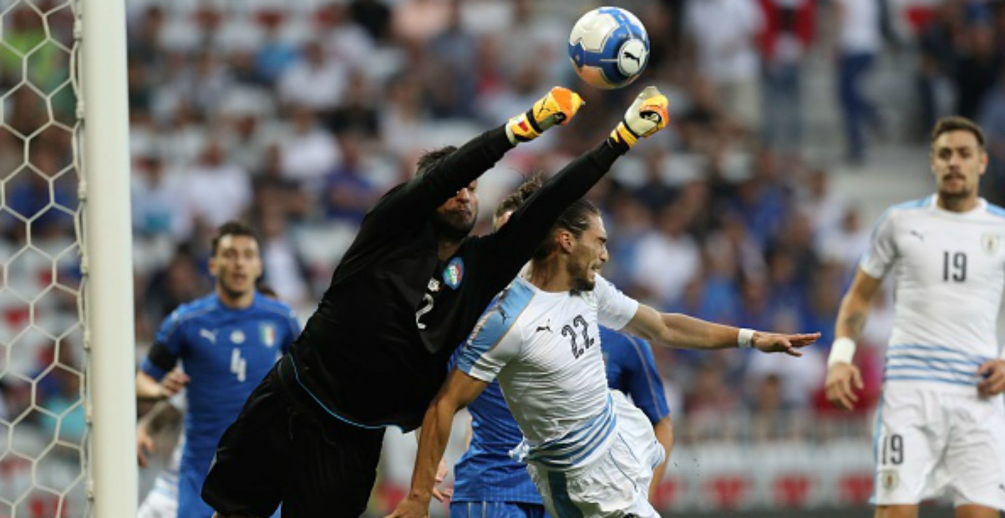 Gianluigi Donnarumma Martin Caceres Italia Uruguay