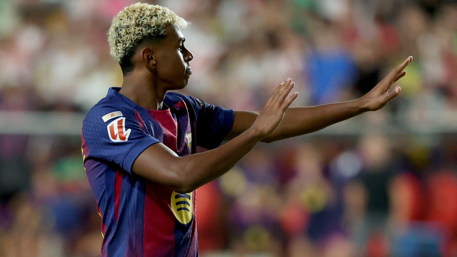  Barcelona's Spanish forward #10 Lamine Yamal celebrates scoring