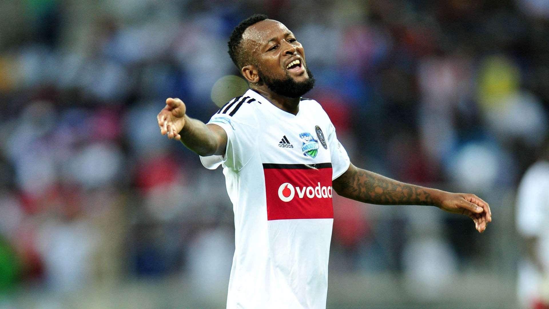 How Orlando Pirates hijacked the transfer of Kaizer Chiefs target Mpho Makola at the last minute - 'Stanley Tshabalala called me while I was waiting for Bobby at FNB Stadium | Goal.com