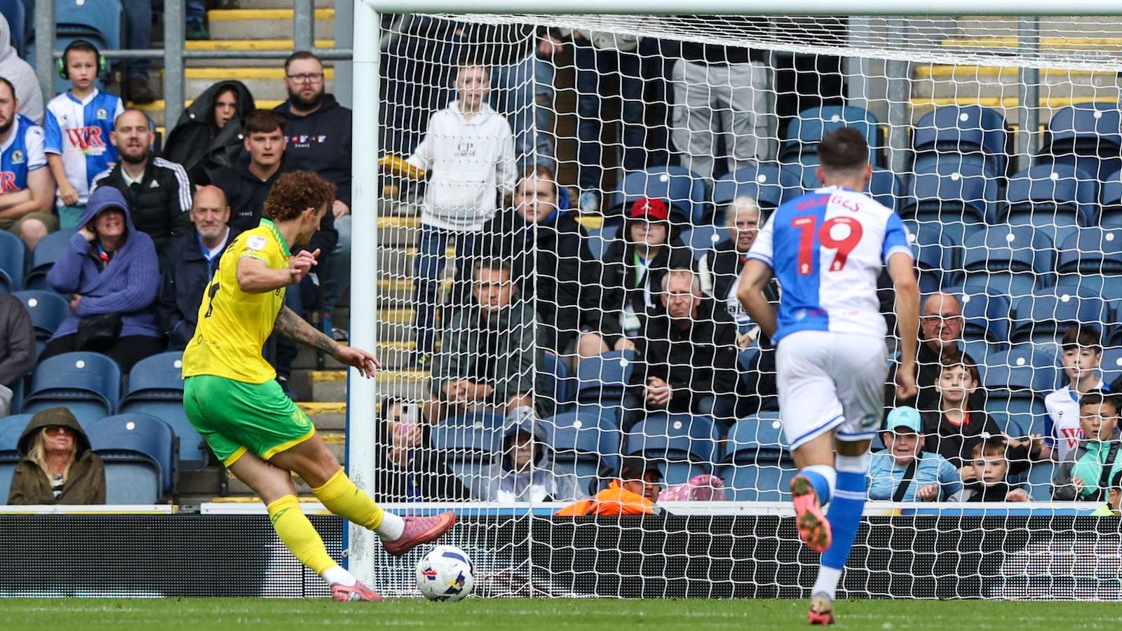 GettyImages-2232186507 WATCH: USMNT striker Josh Sargent continues torrid streak, scores twice to lead Norwich past Blackburn