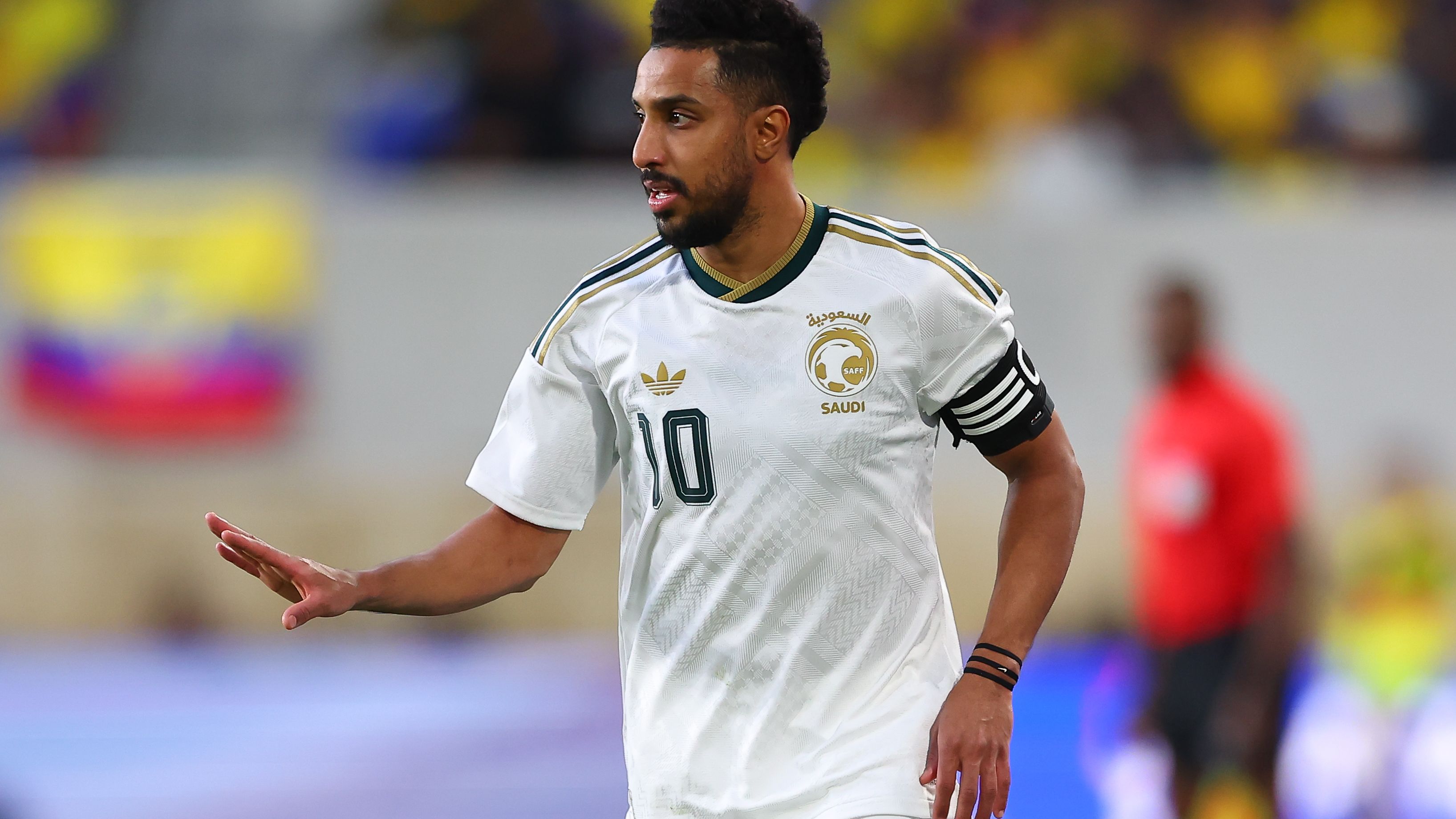 إصابة الركبة تهدد مشاركة سالم الدوسري في خليجي 27 وقائد الهلال يحسم مستقبله